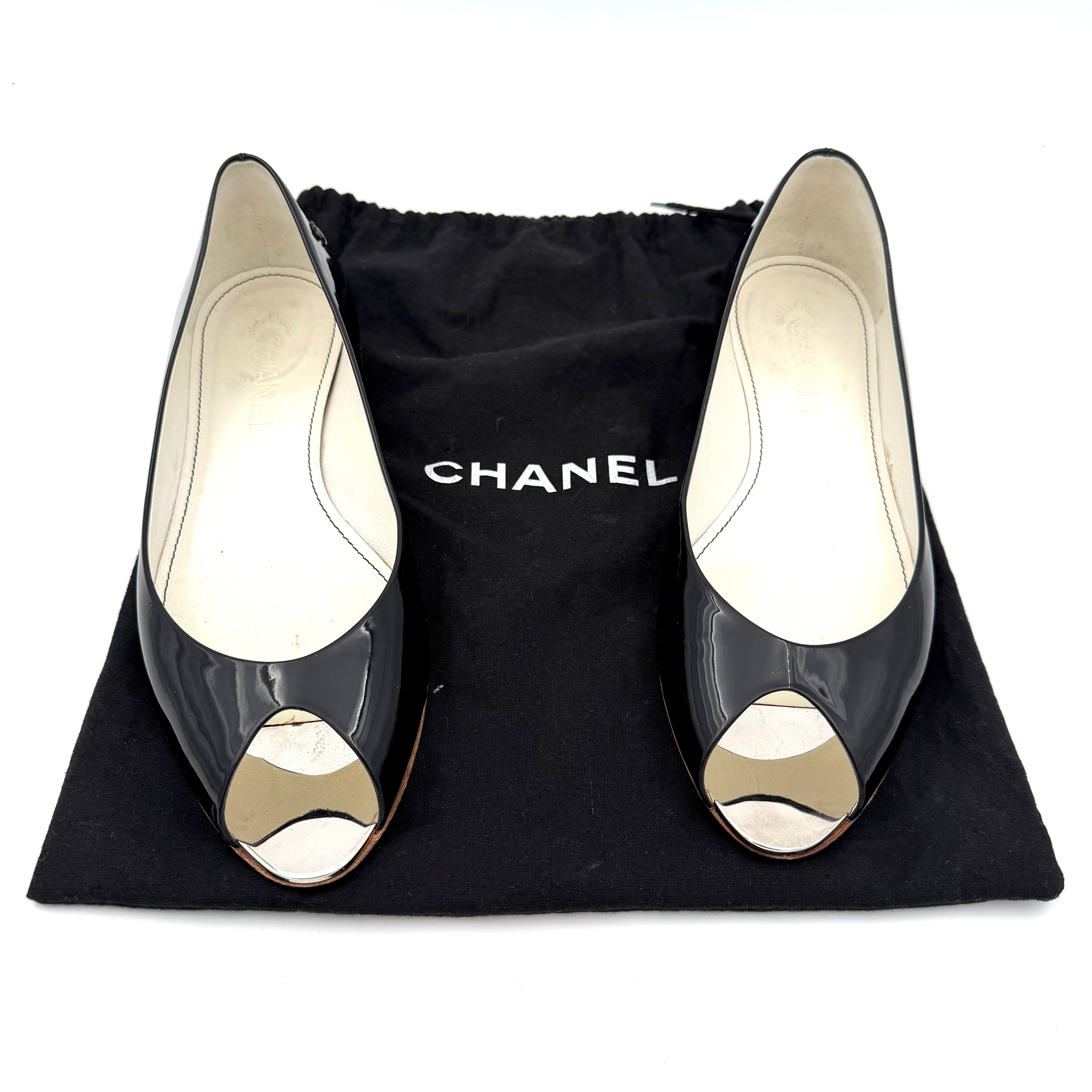 CHANEL, skor, 1 par, ballerinamodell med öppen tå, enligt märkning storlek 40½, Made in Italy.