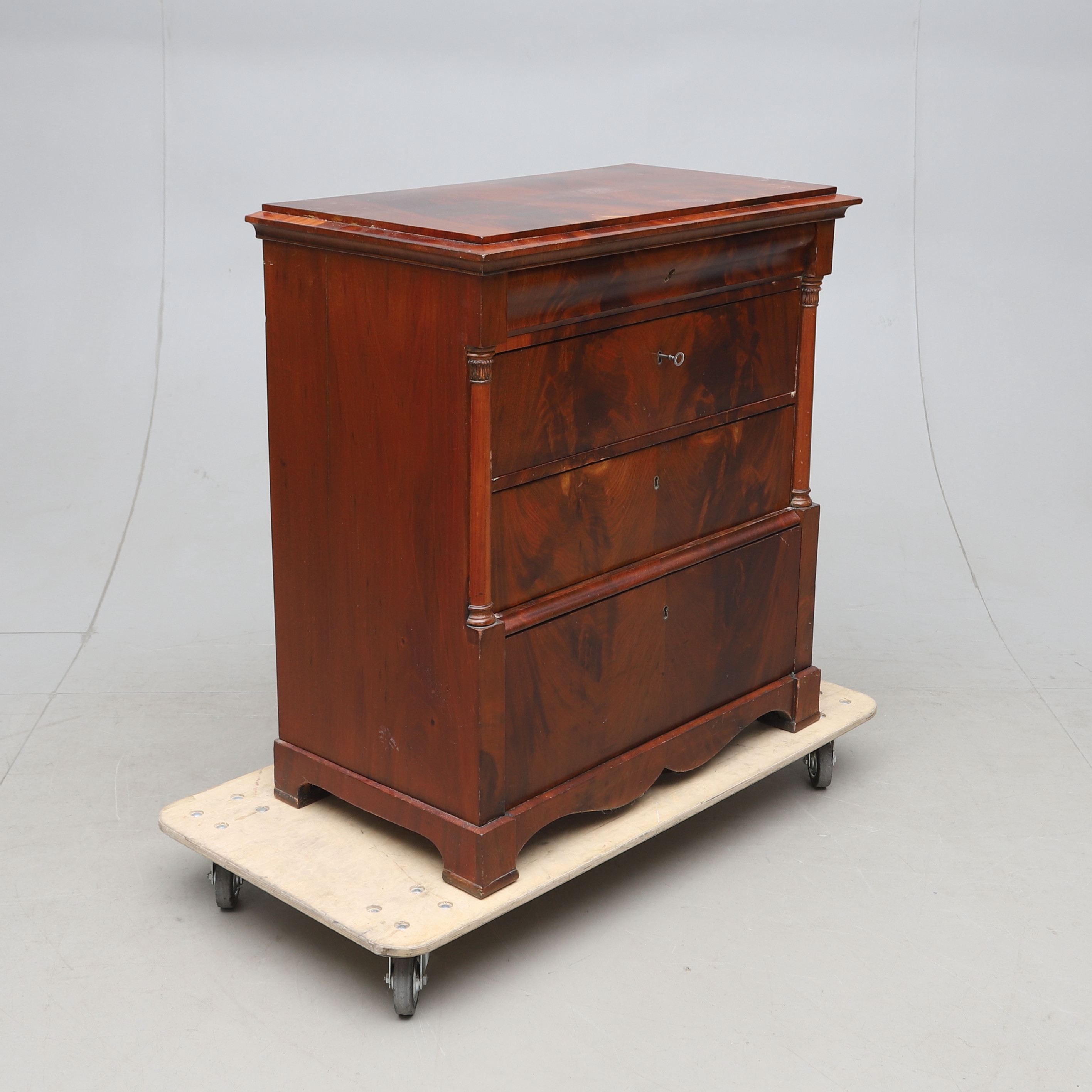 BYRÅ, mahogny, senempire, 1800-tal.