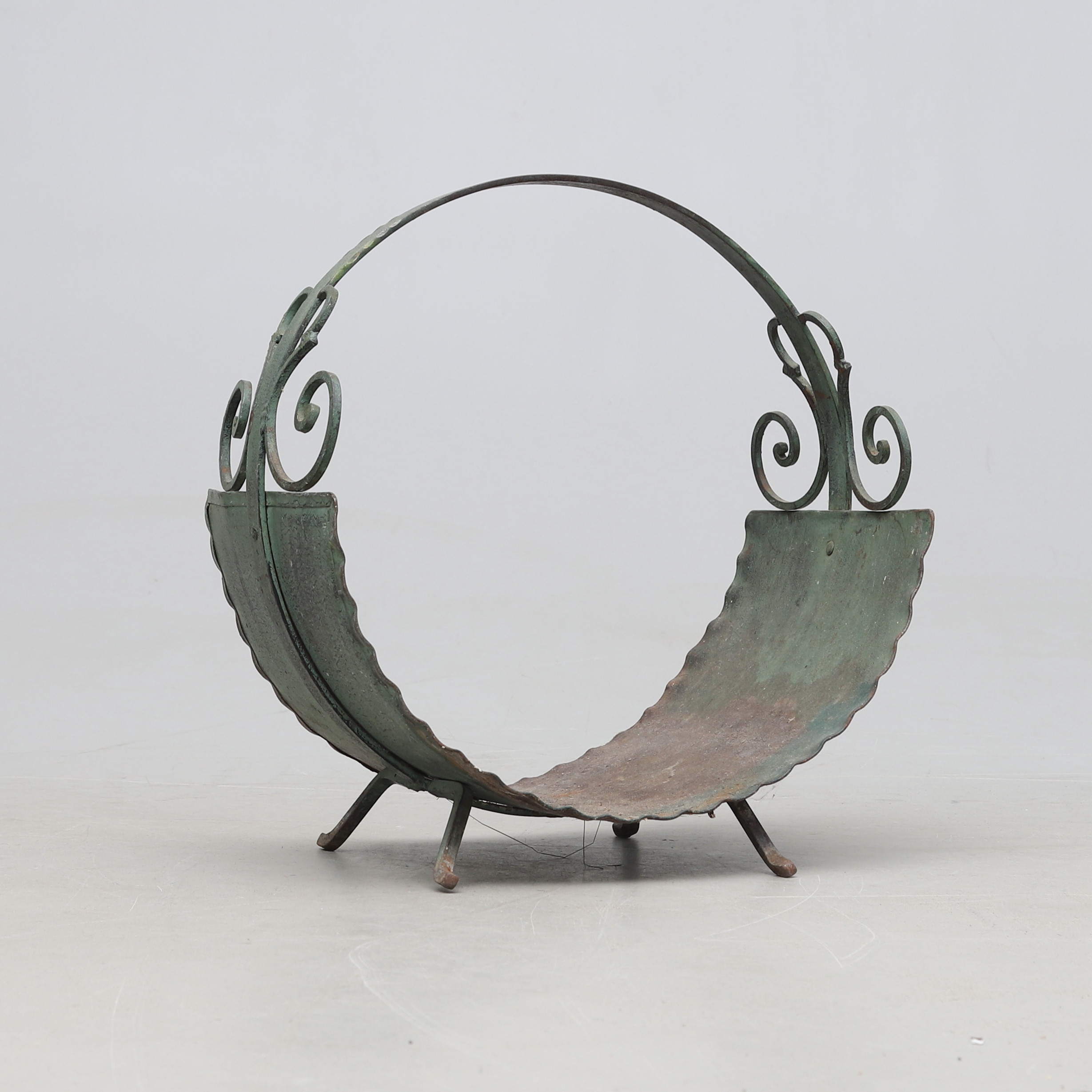 VEDKORG, grönpatinerad metall, 1900-talets första hälft-/mitt.