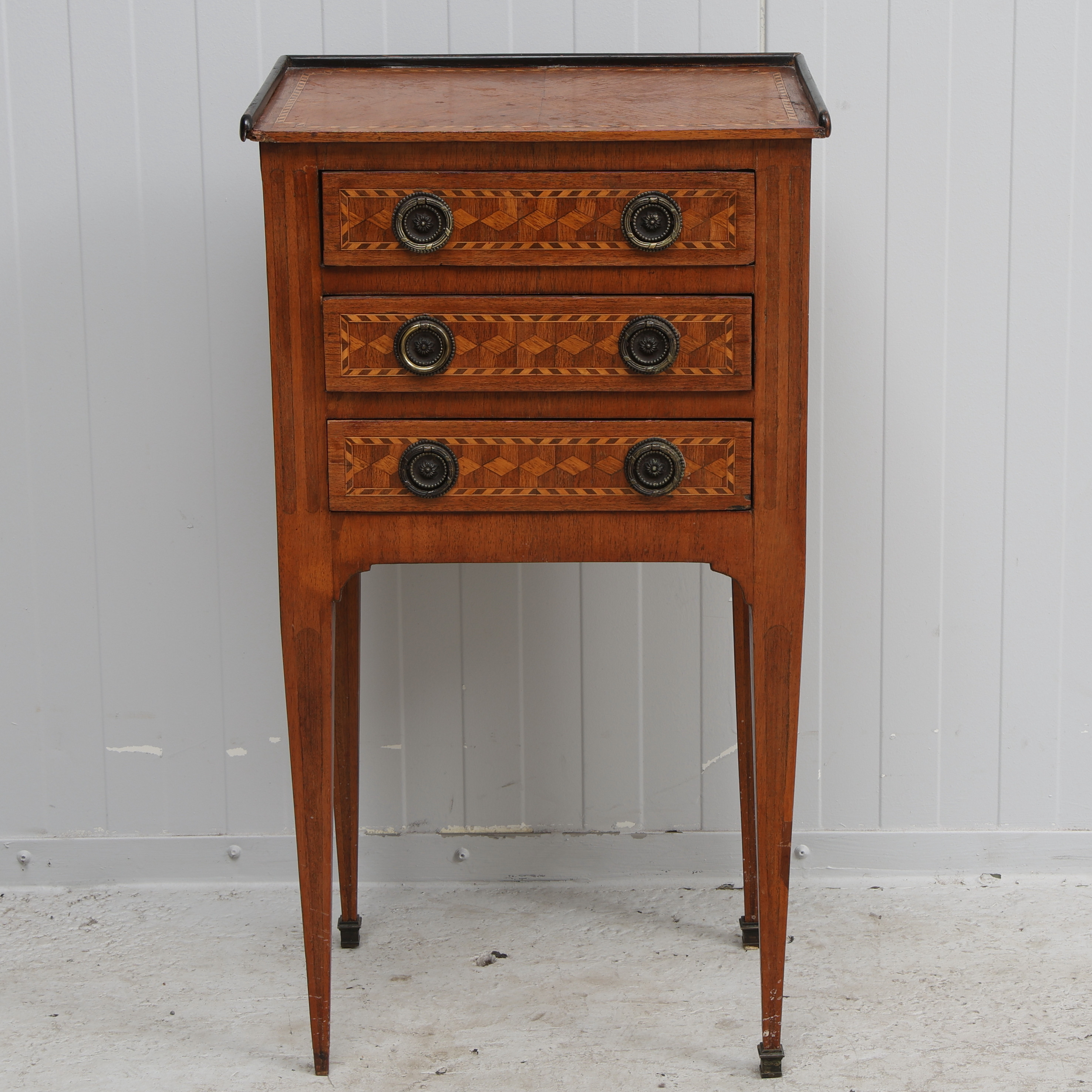 MINDRE BYRÅ, intarsia, Gustaviansk stil, 1900-tal.