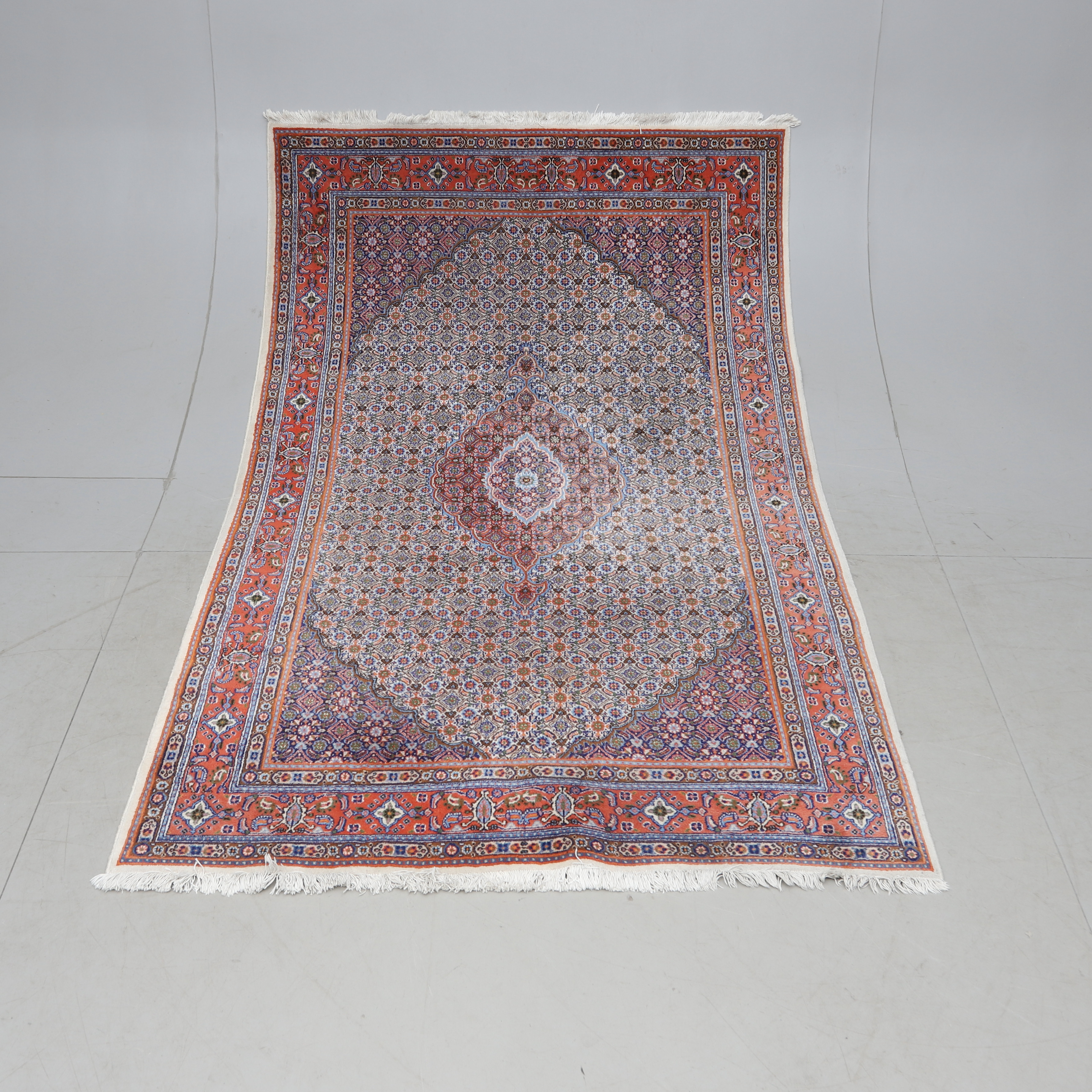 MATTA, orientalisk Moud. Ca 256x157 cm.