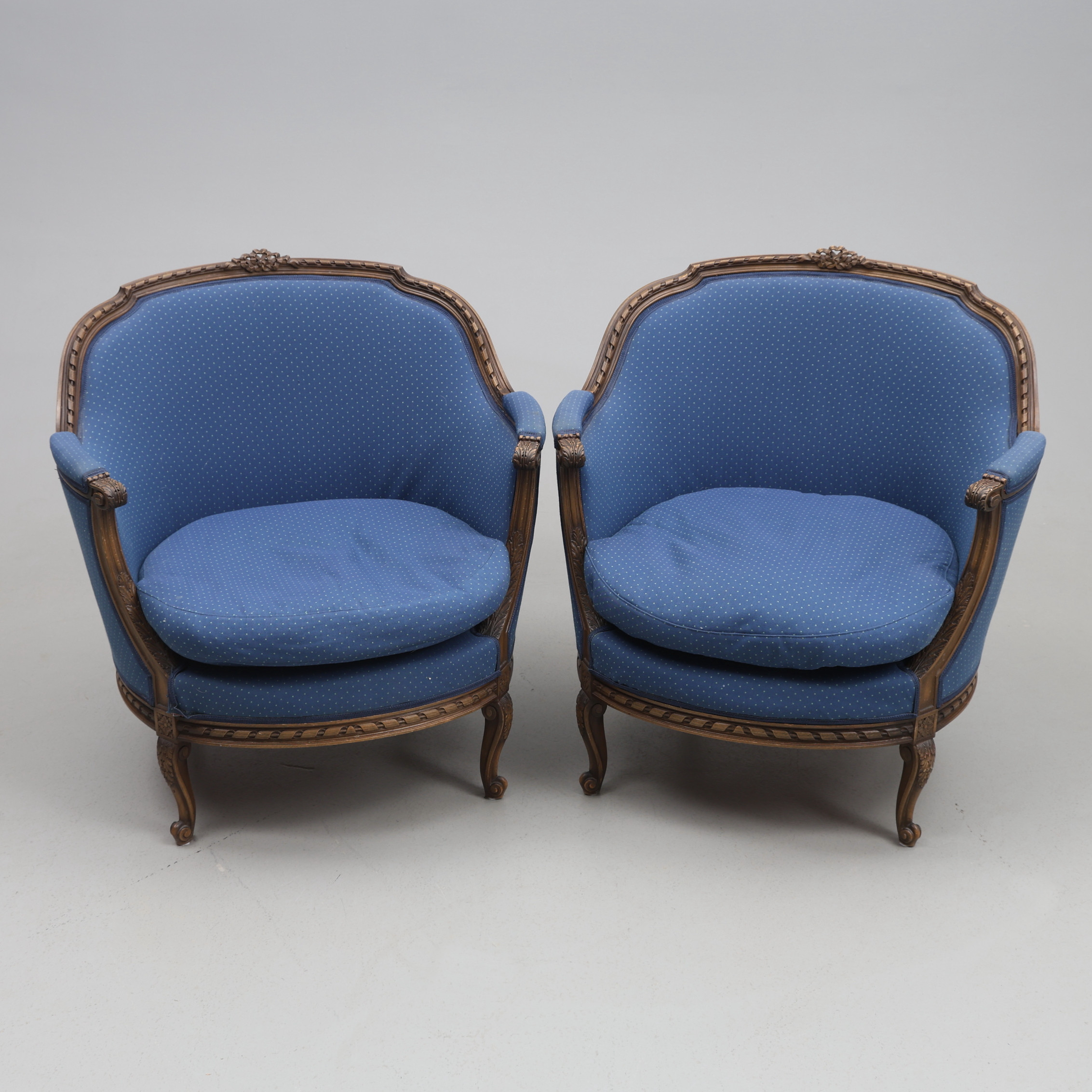 FÅTÖLJER, ett par, Louis XVI-stil, Frankrike, 1800-tal.