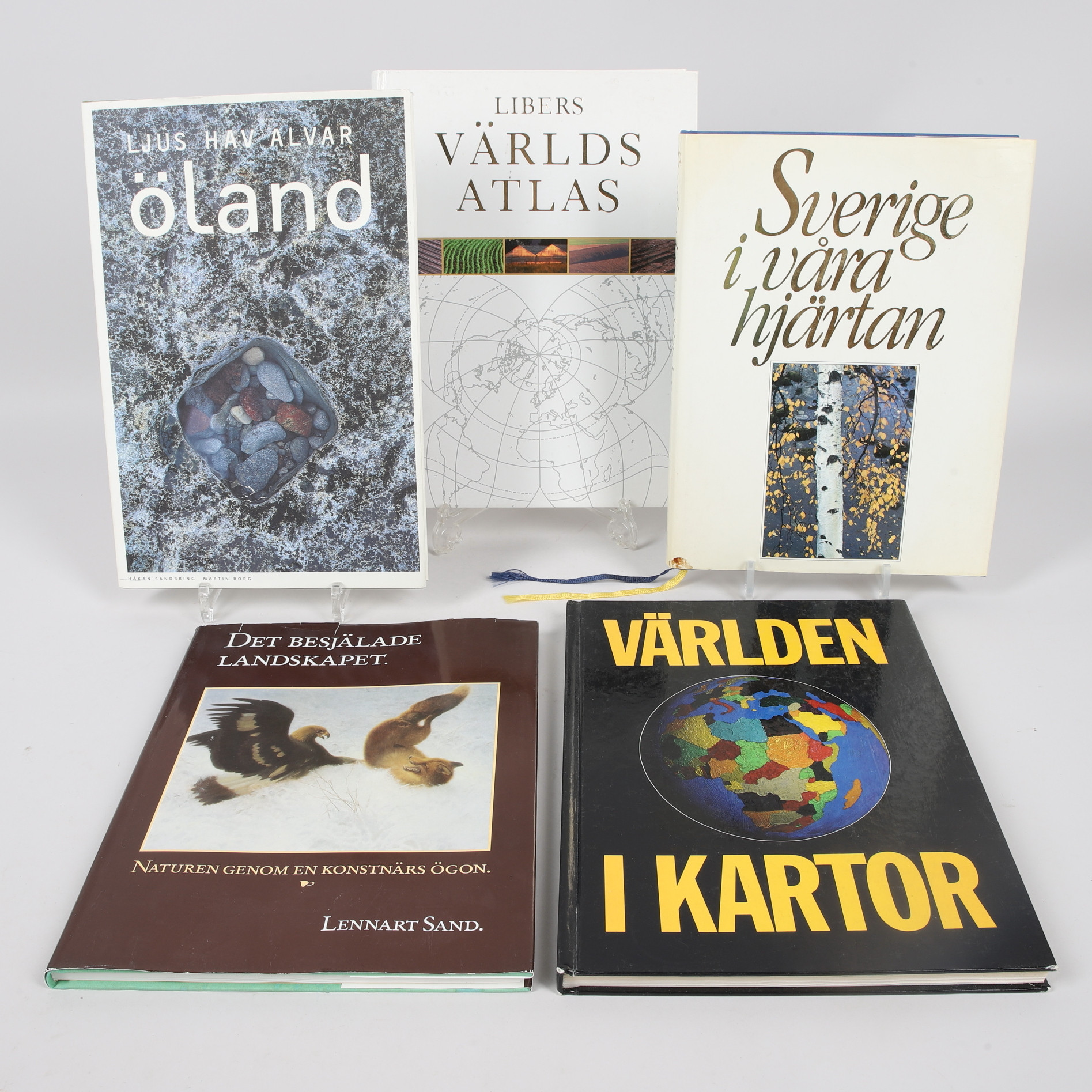 BÖCKER, 5 st, bl.a. Ljus Hav Alvar Öland och Libers Världsatlas, samtida.