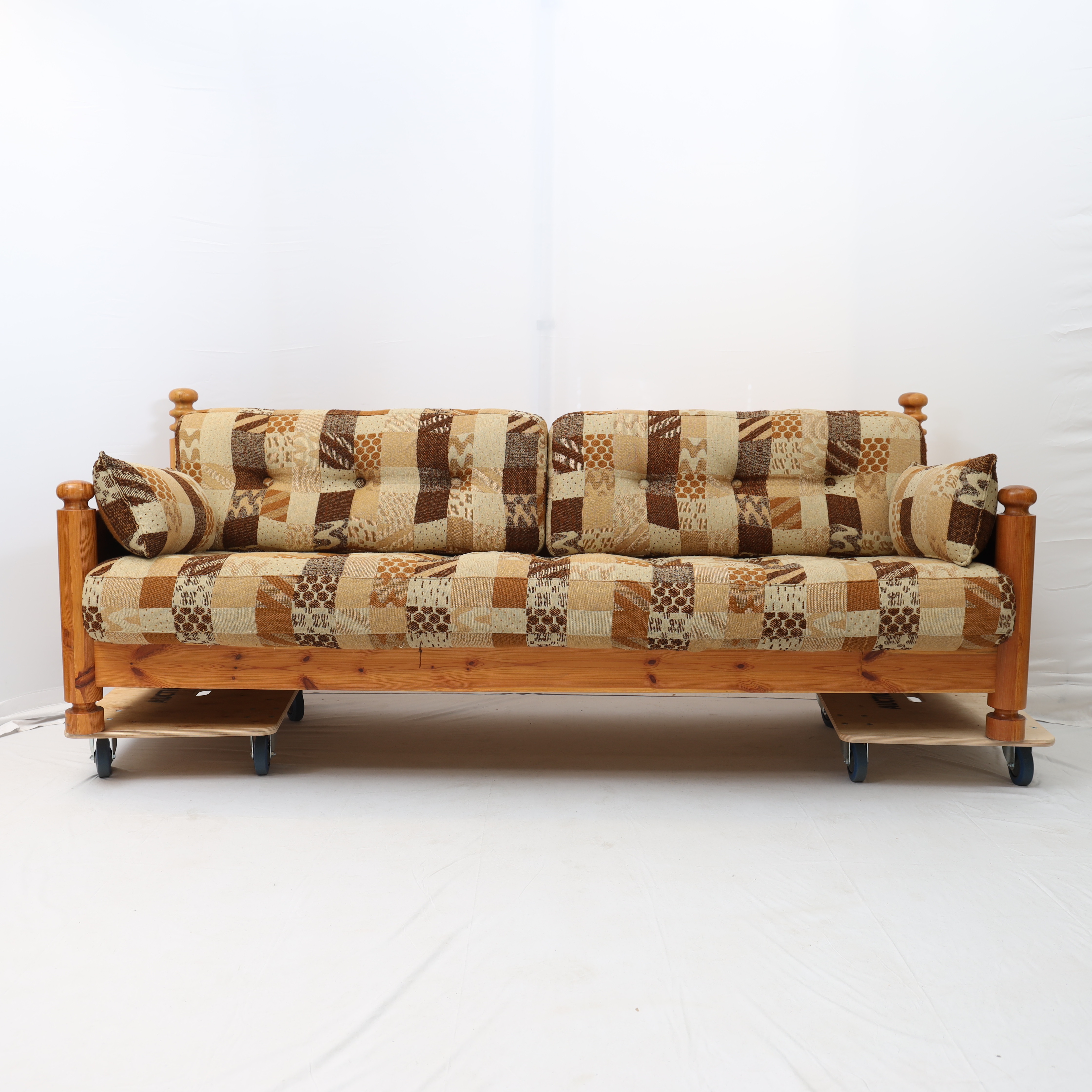 UNO & ÖSTEN KRISTIANSSON. Soffa, 1960-1970-tal, lackad, furu, Luxus Vittsjö.