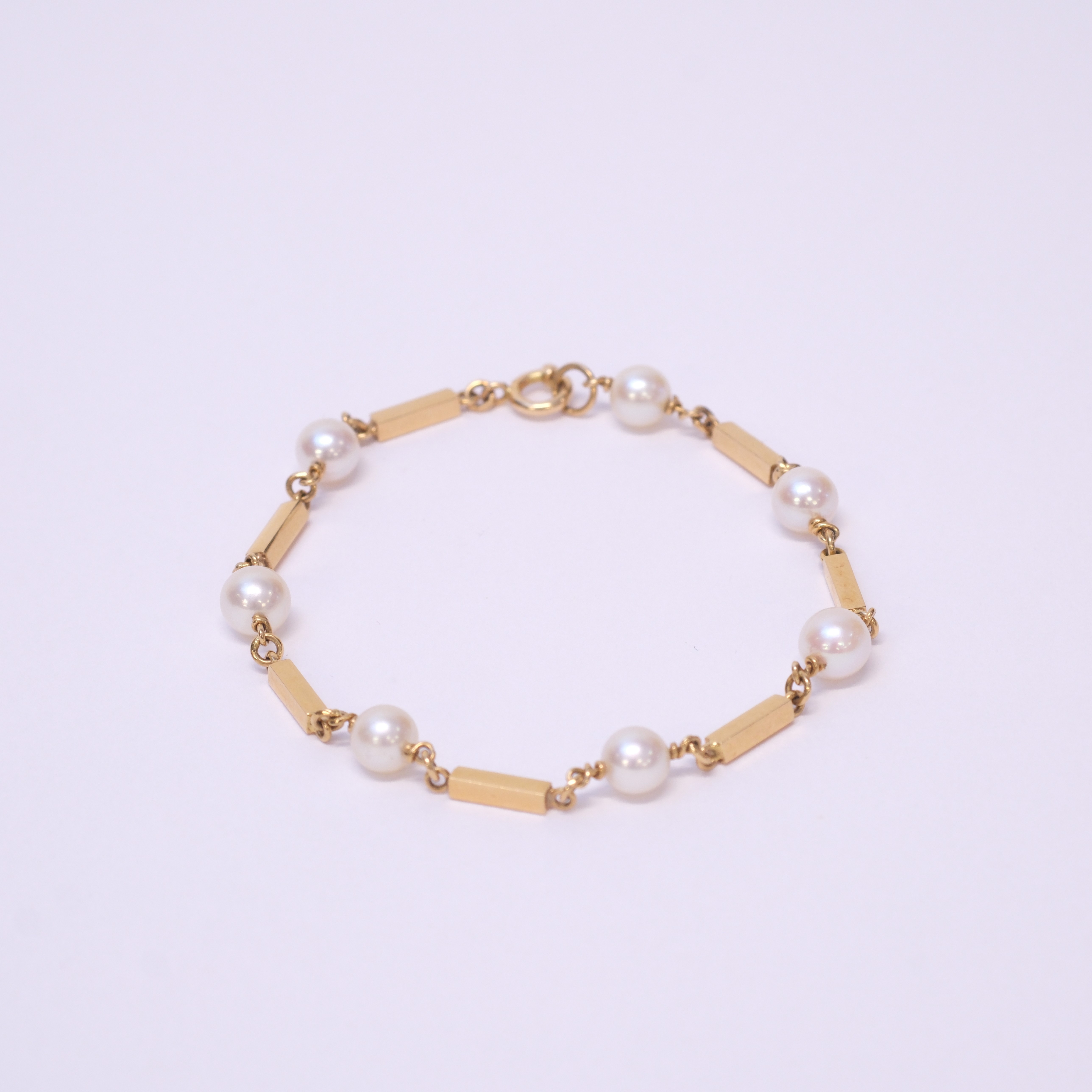 ARMBAND MED PÄRLOR, 18K GULD.