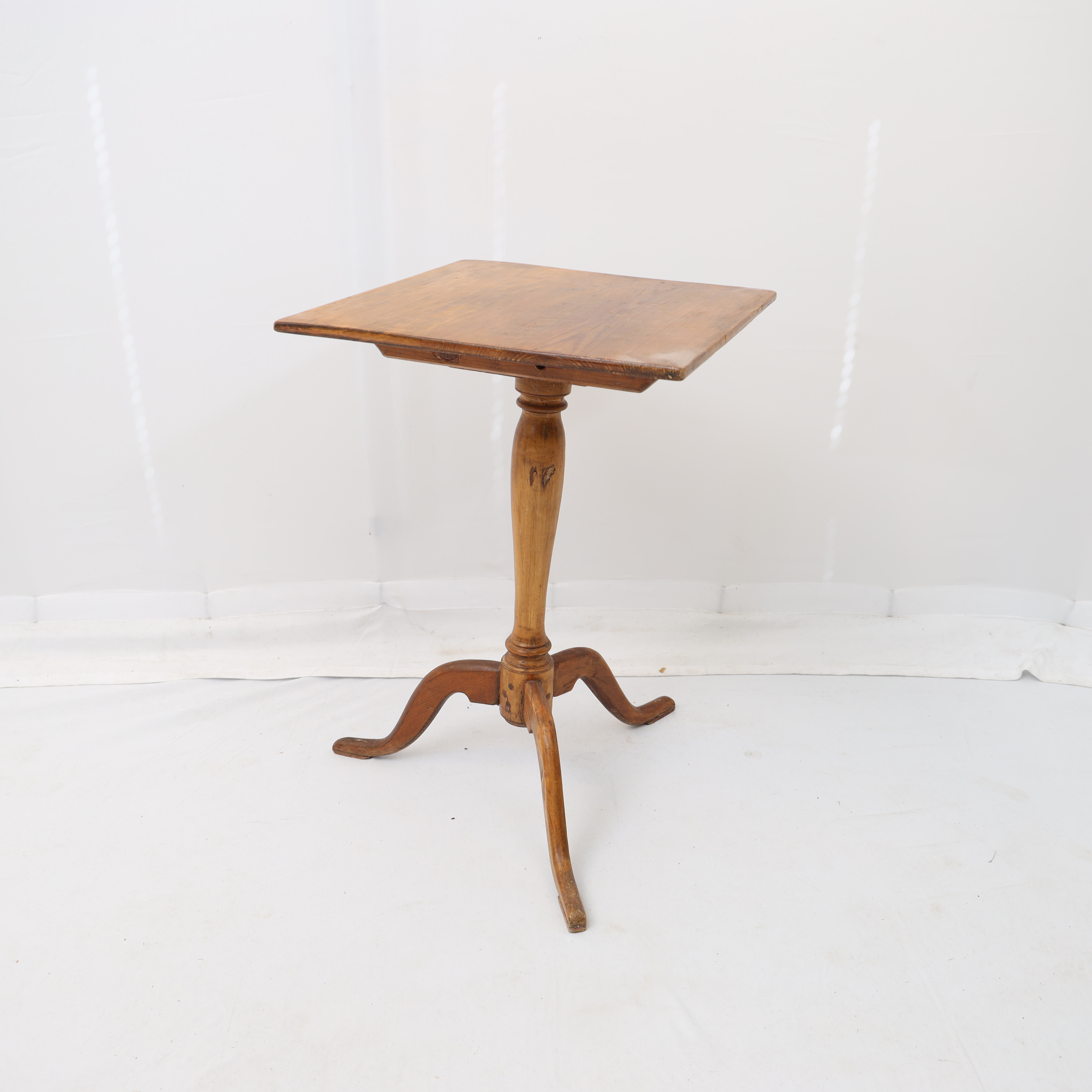 FÄLLBORD, 1800-tal, betsat lövträ med fällbar skiva.