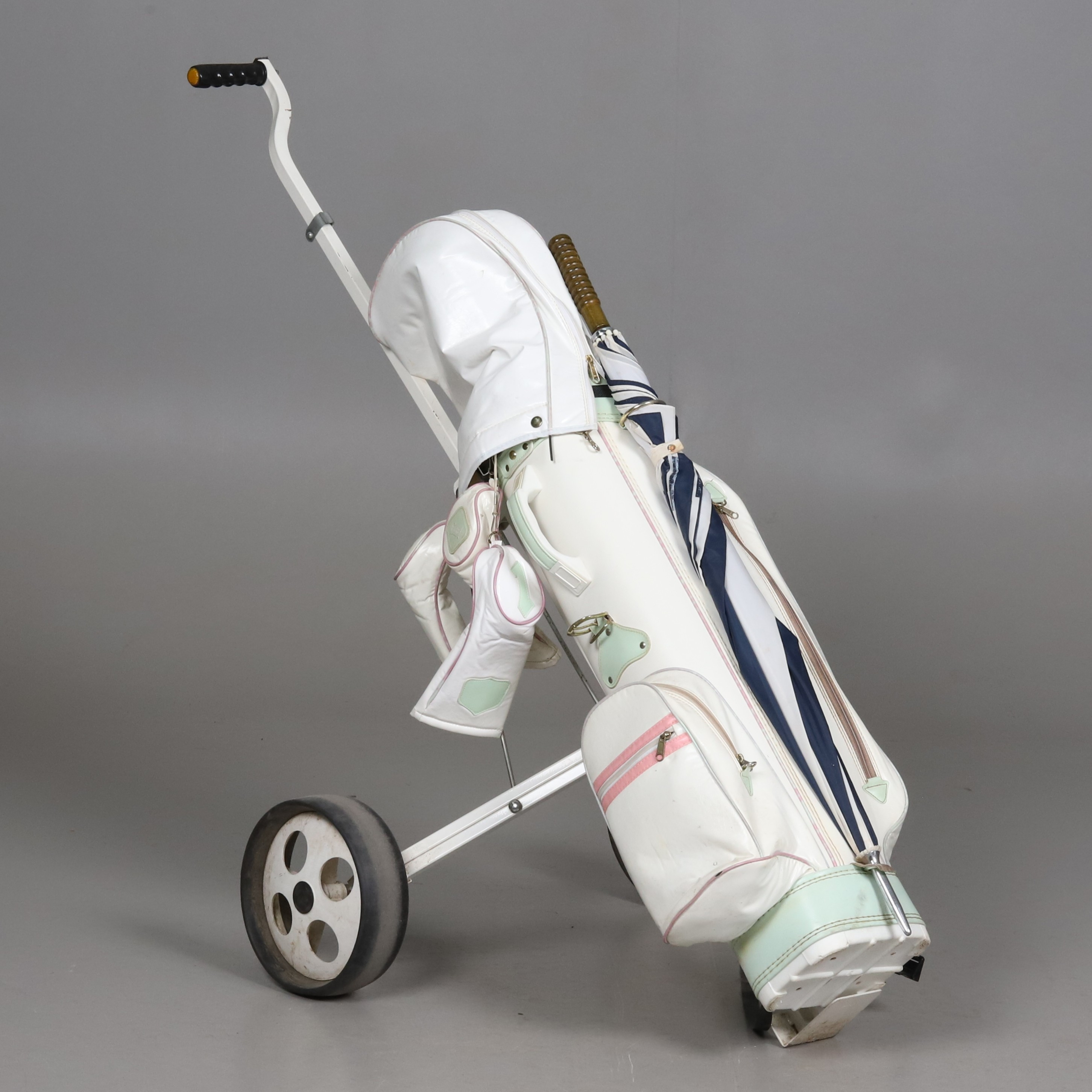 GOLFBAG med VAGN och 7 klubbor, 1980-tal.