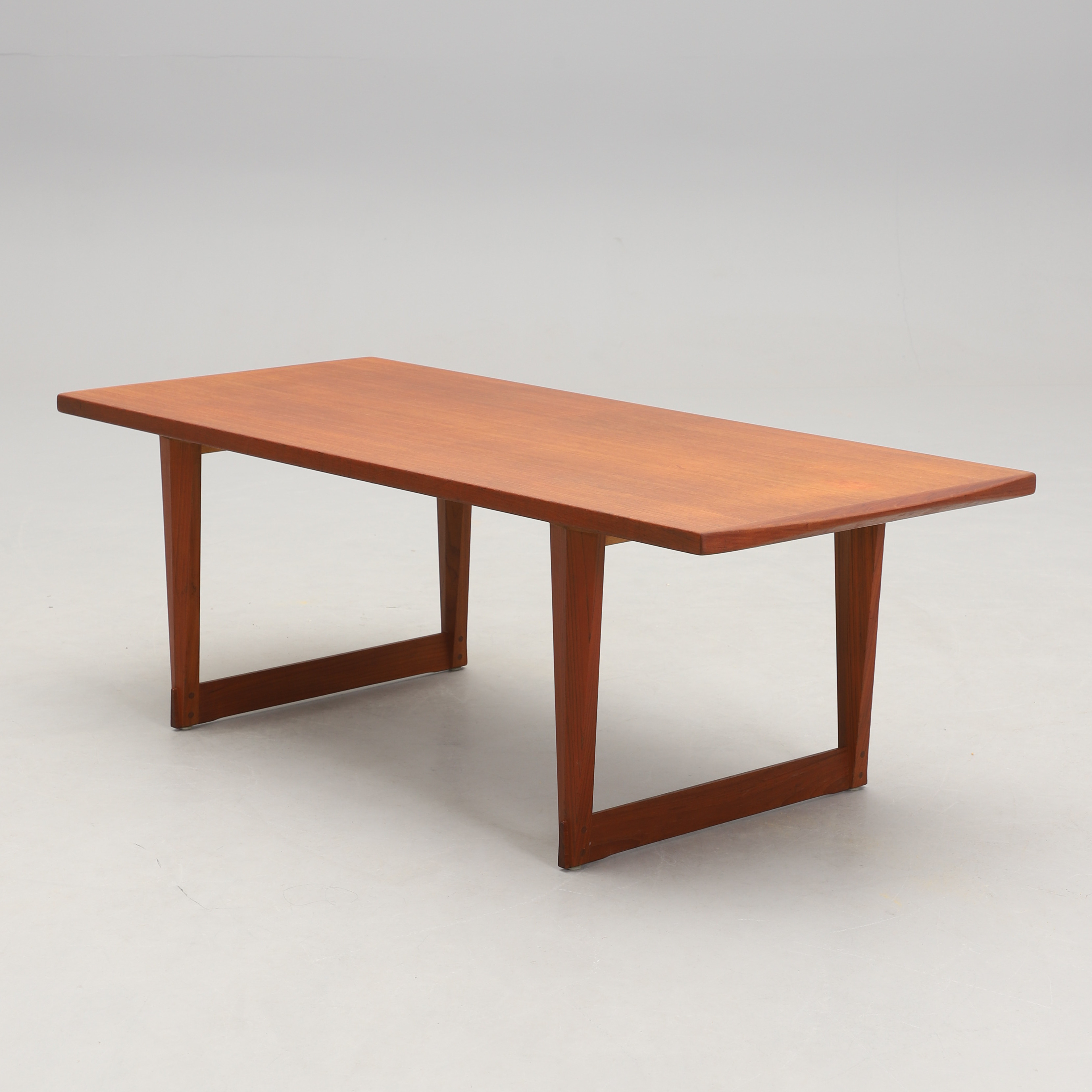 SVANTE SKOGH. Soffbord, teak, nr 142, Seffle Möbelfabrik, Säffle, 1960-tal.