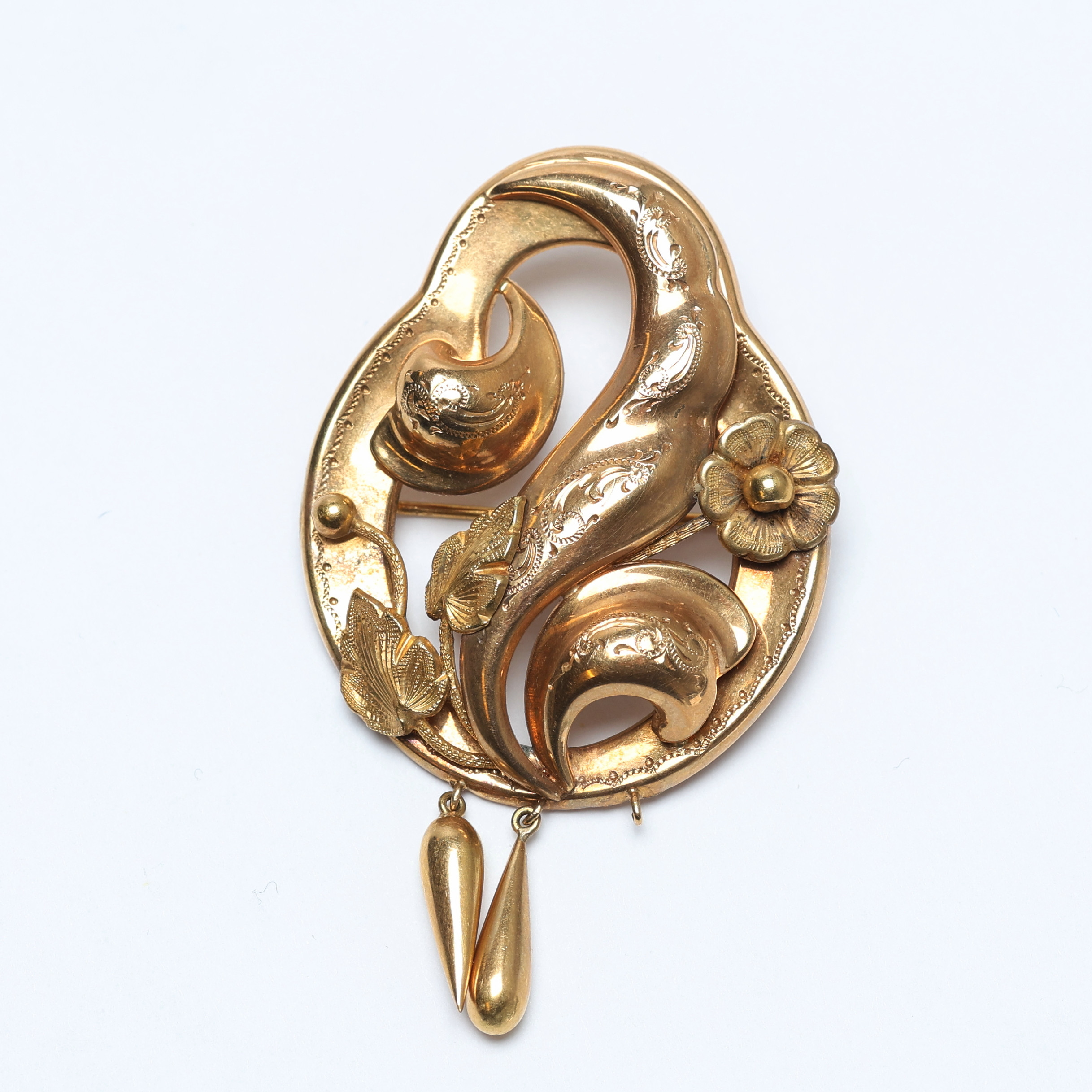 BROSCH. 18k, vikt ca 9,4 g.