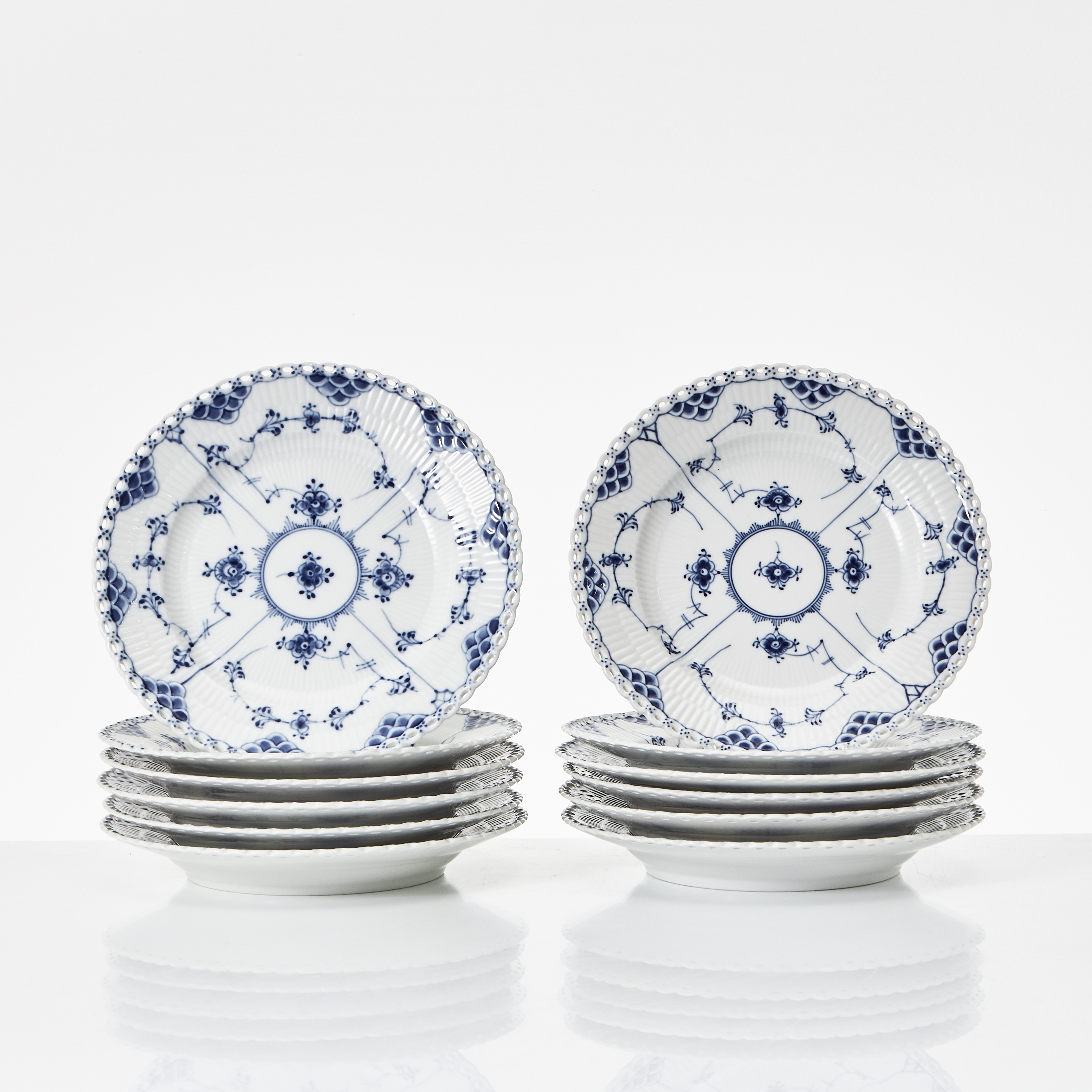 ROYAL COPENHAGEN, "Musselmalet - Blue Fluted Full Lace", förrättstallrikar, 12 st., porslin, Danmark, 1900-talets andra hälft, nr 1085, helblonde.