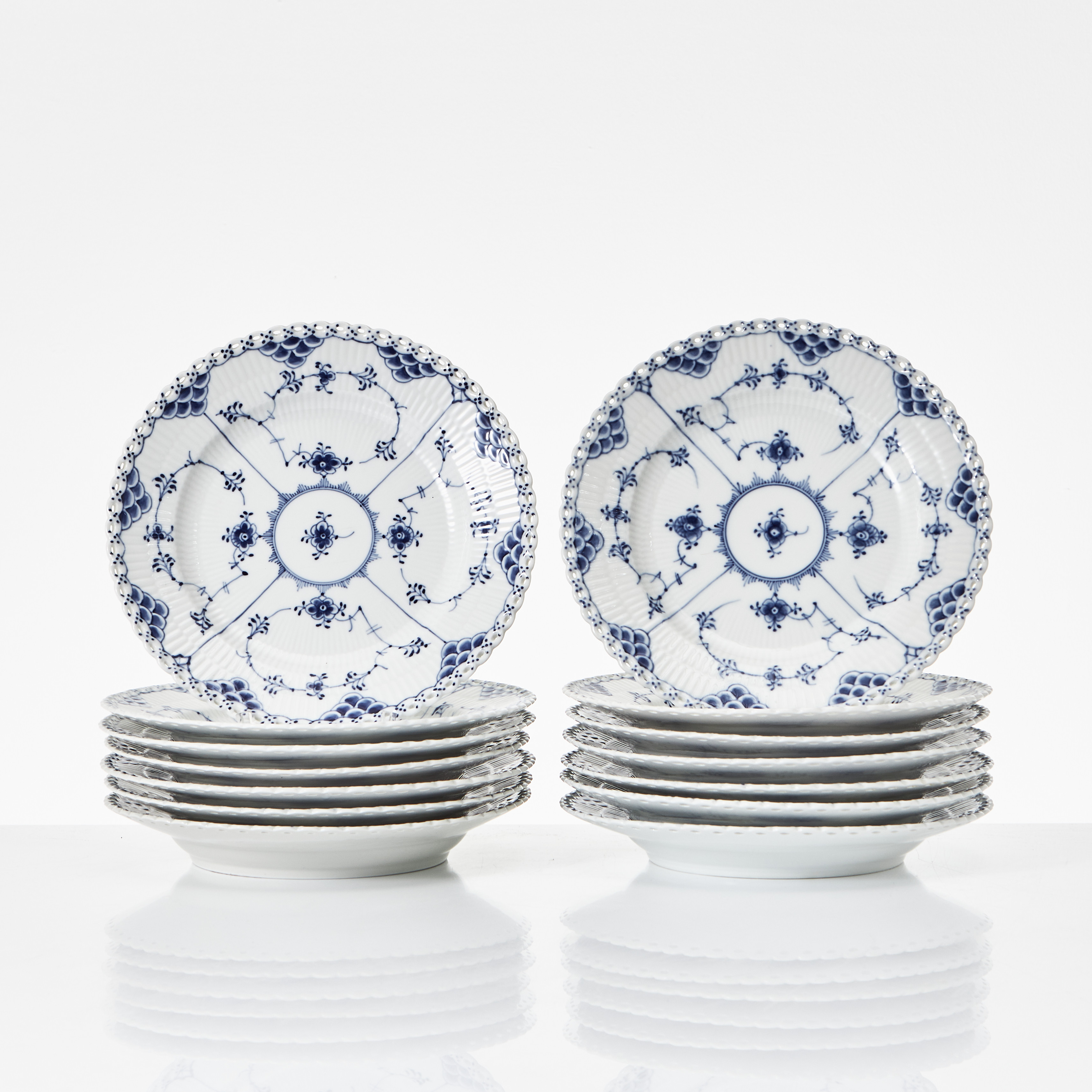 ROYAL COPENHAGEN, "Musselmalet - Blue Fluted Full Lace", förrättstallrikar, 14 st., porslin, Danmark, 1900-talets andra hälft, nr 1085, helblonde.