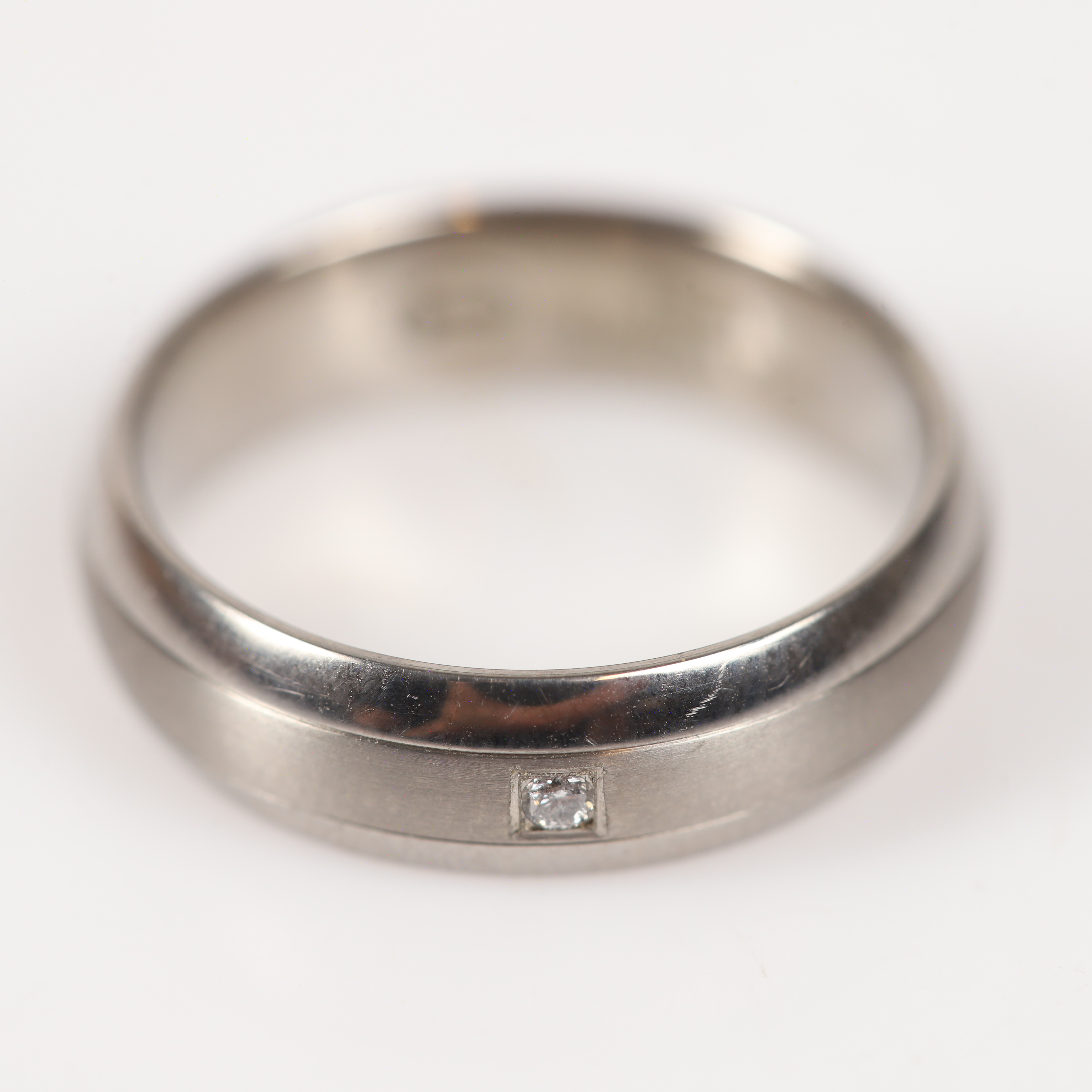 RING, titan med briljantslipad diamant, 0,02 ct.