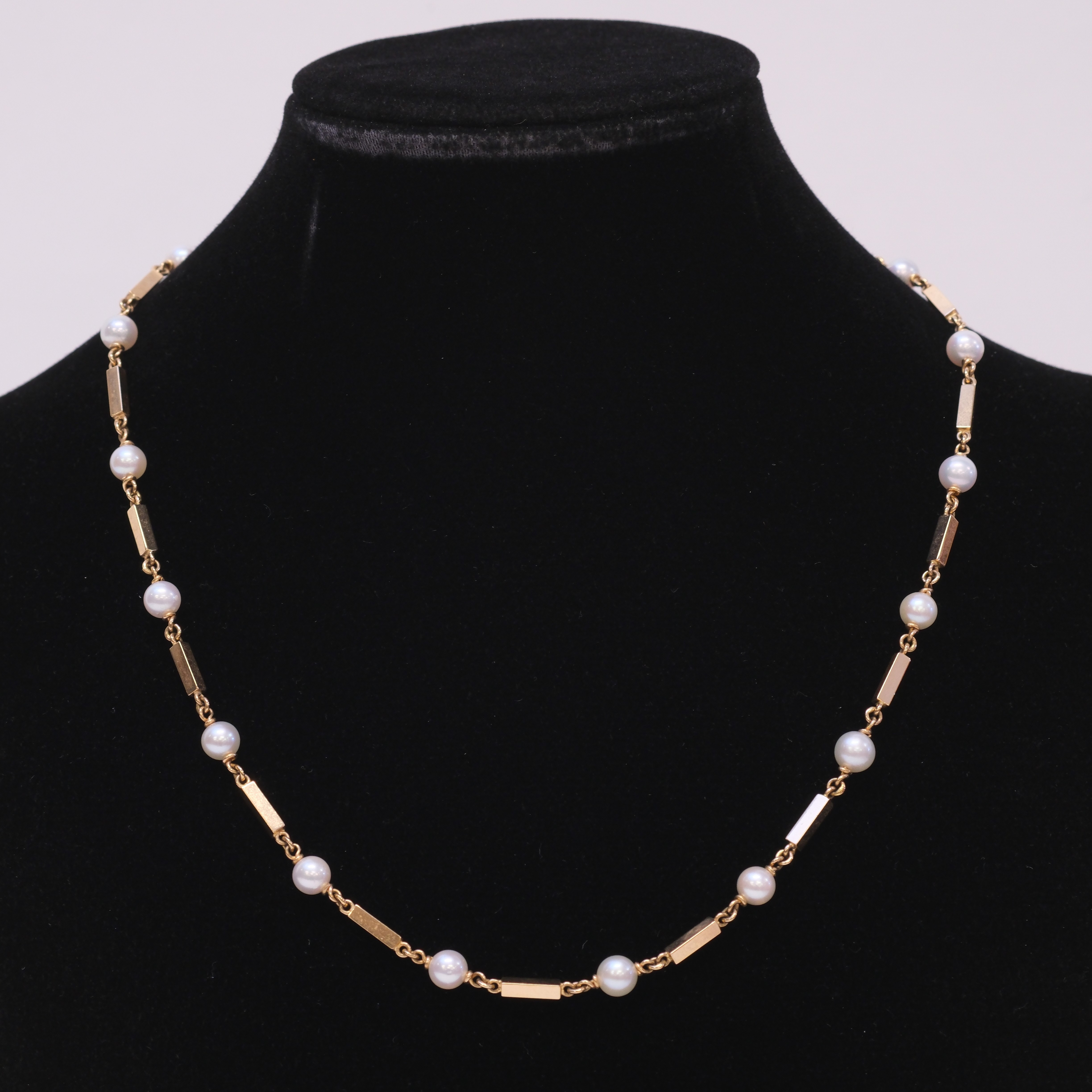 COLLIER MED PÄRLOR, 18K GULD.