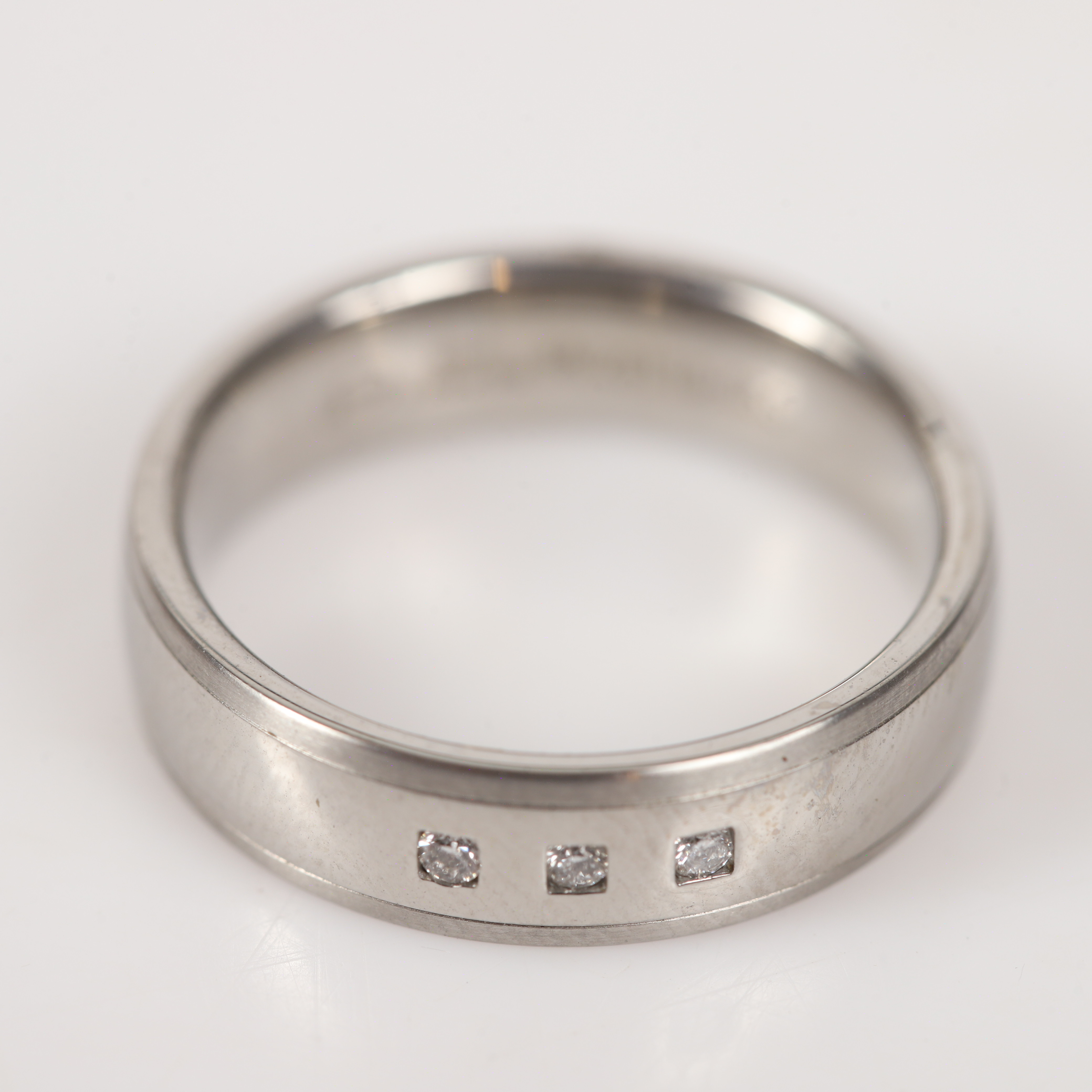RING, rostfritt stål med briljantslipade diamanter, totalt 0,06 ct.