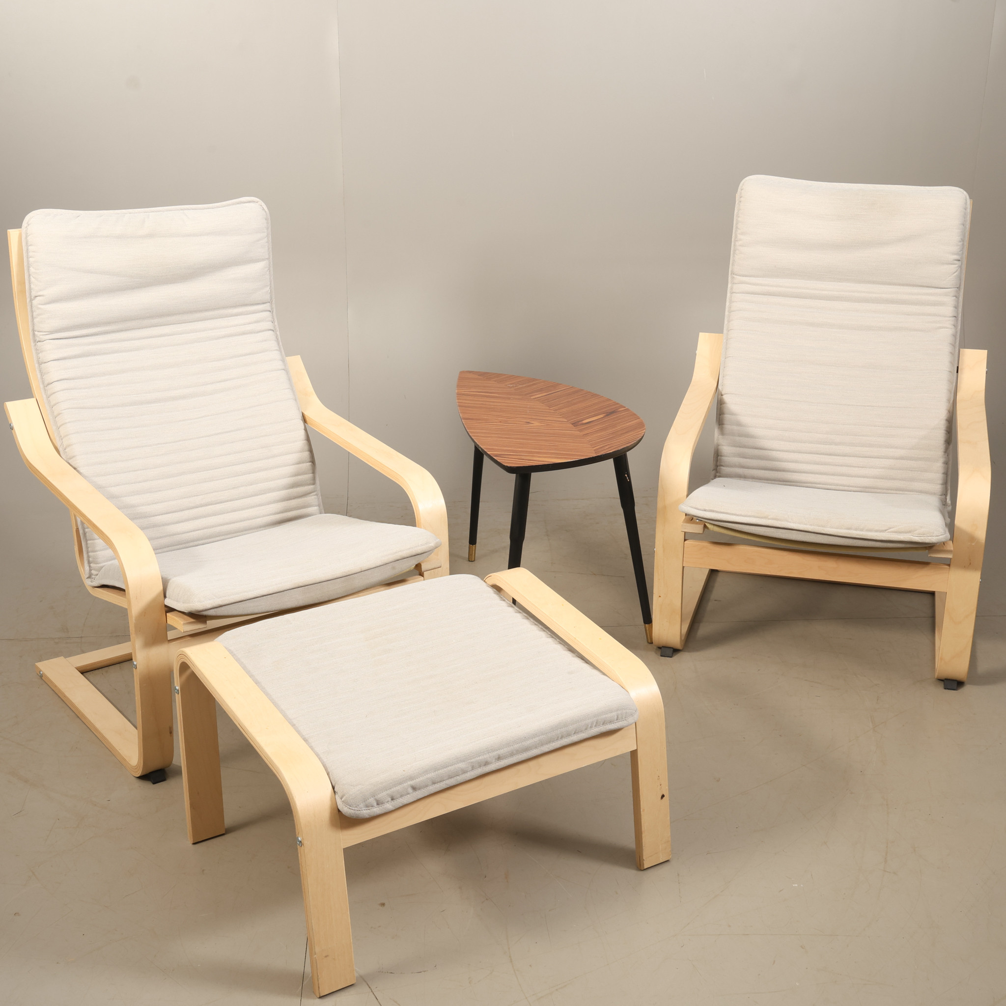 FÅTÖLJER, FOTPALL SAMT BORD, Ikea, "Poäng" och "lövbacken", samtida.
