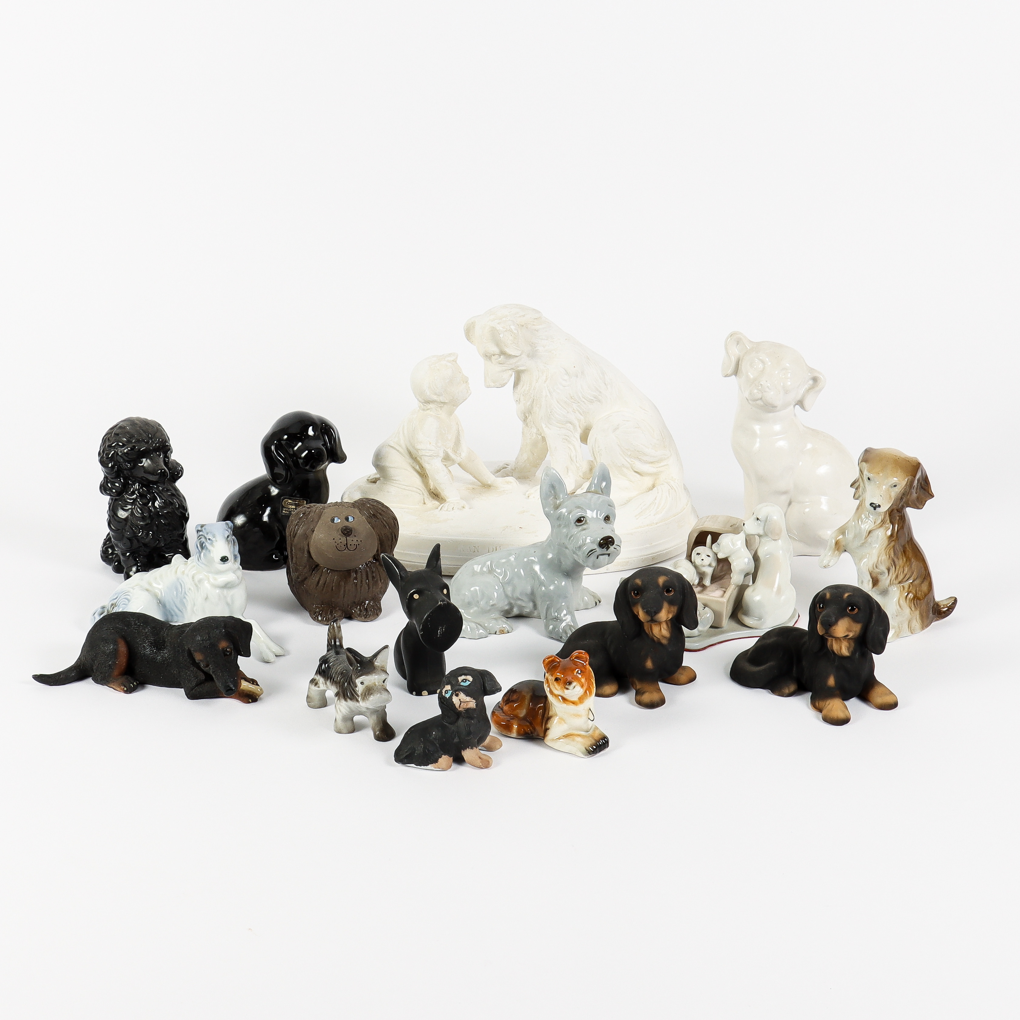 HUNDFIGURINER olika material, mest porslin.