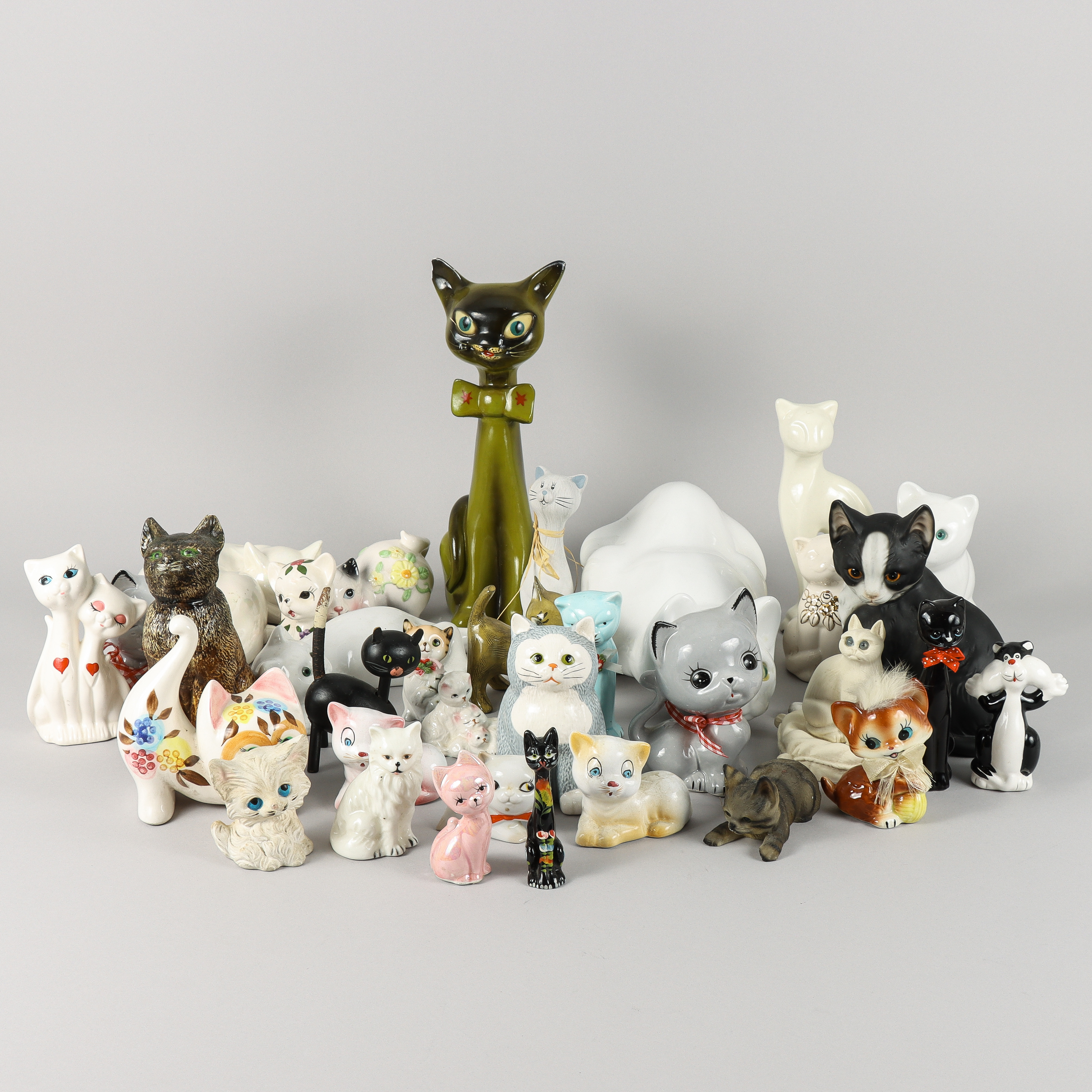 SAMLING kattfiguriner, olika material.