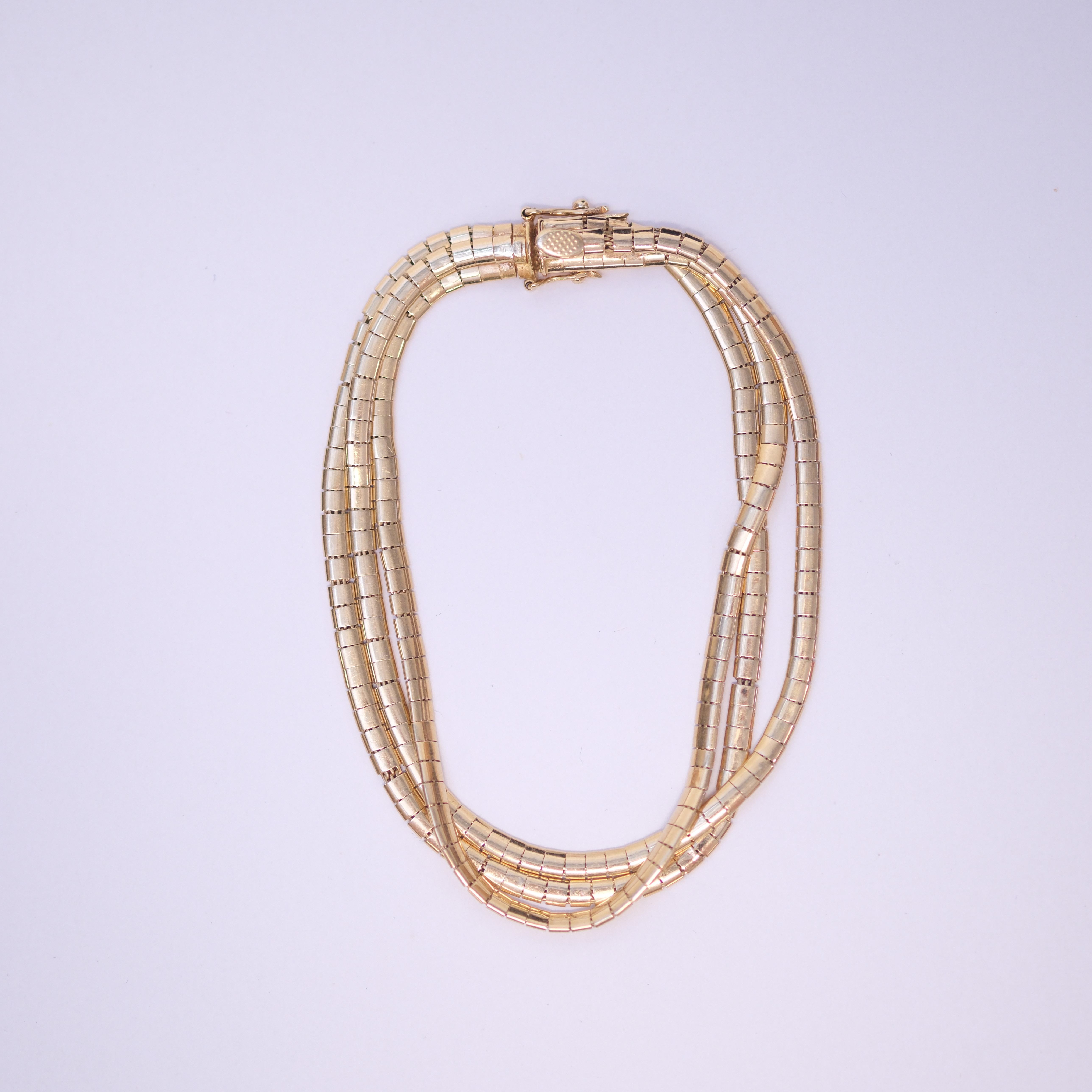 ARMBAND, TRERADIGT, 18K GULD, AREZZO, ITALIEN.