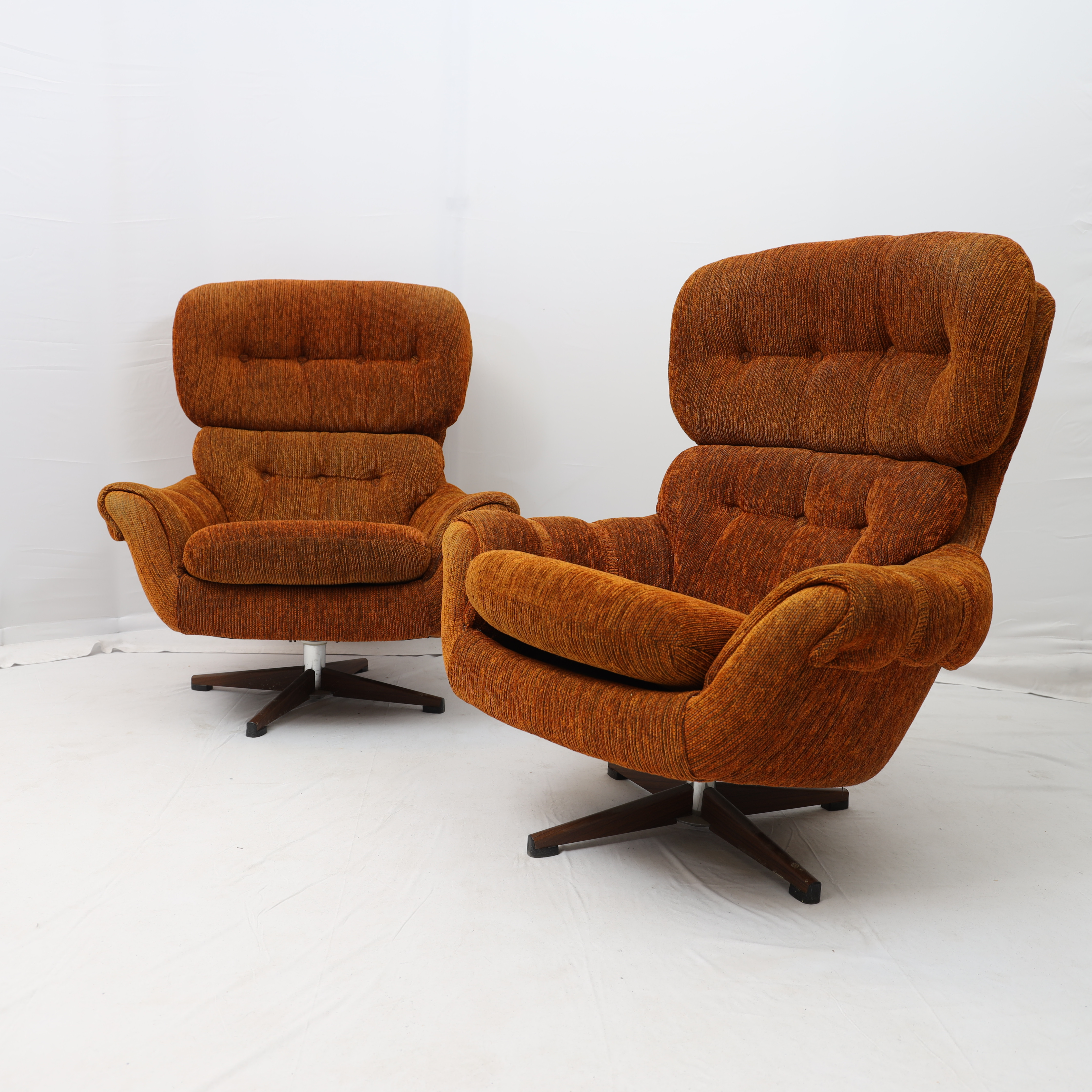 FÅTÖLJER ETT PAR, "swedfurn" 1970-tal, textil klädsel, laminerad fot.