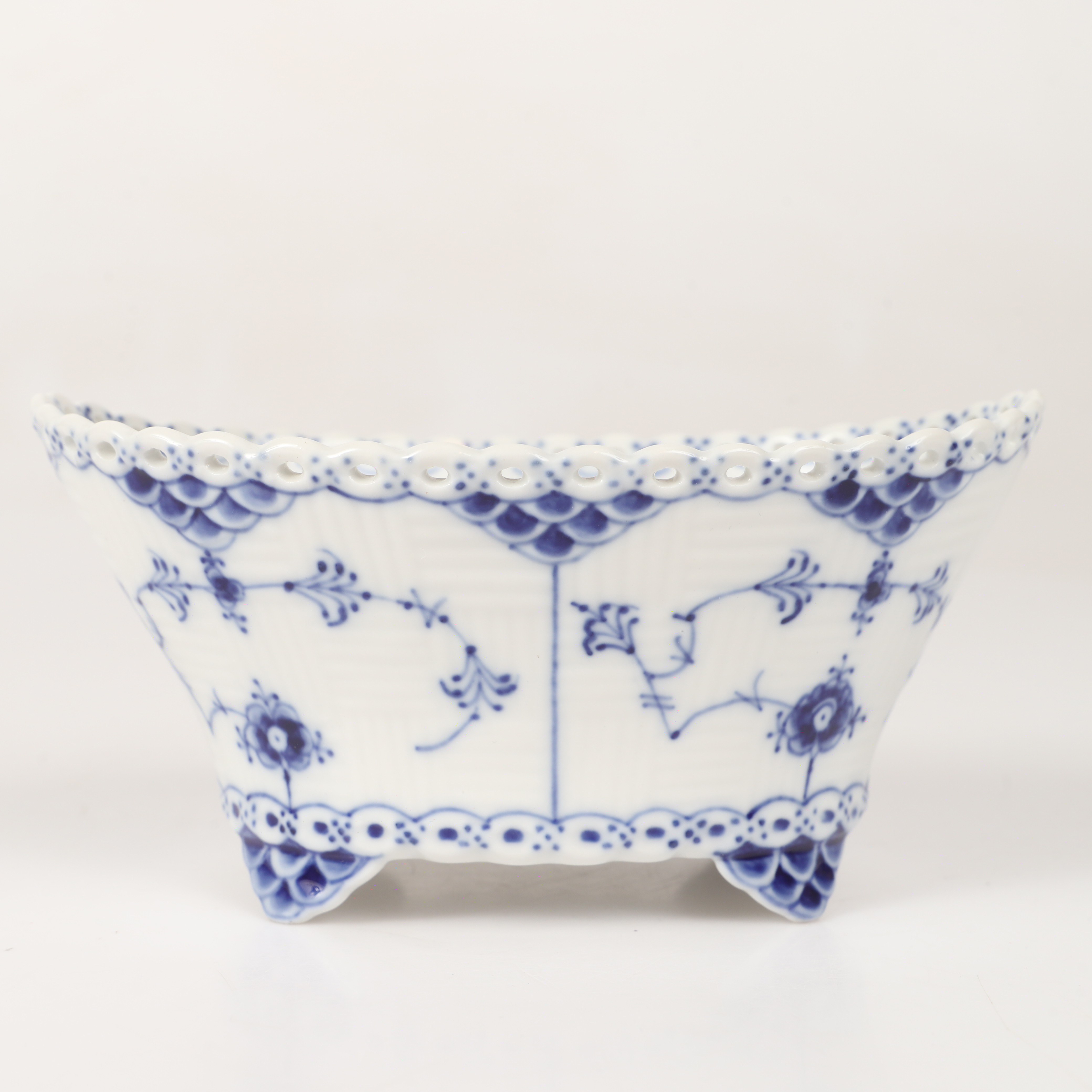 SKÅL, "Musselmalet", porslin, Royal Copenhagen, Danmark.