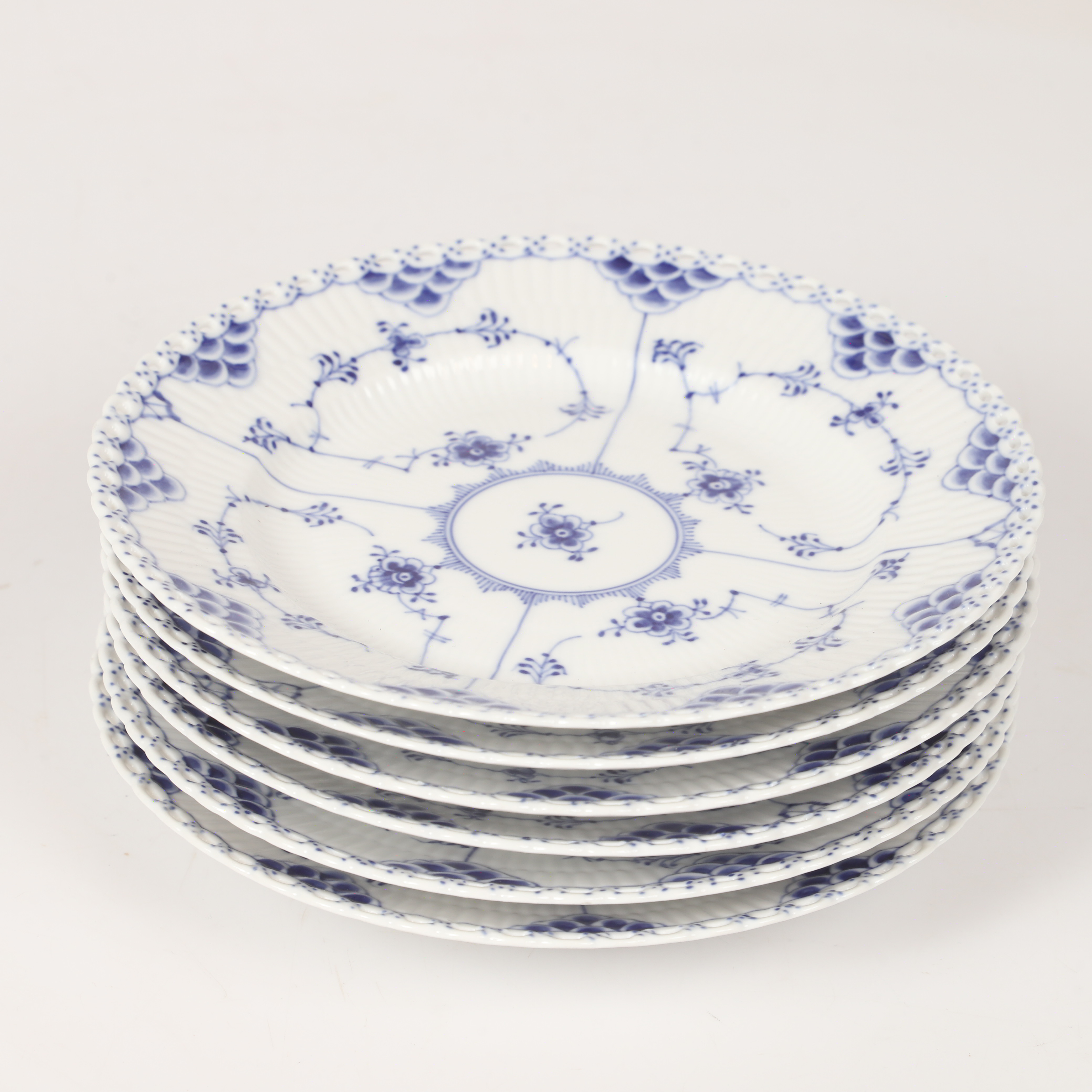 FÖRRÄTTSTALLRIKAR, 6 stycken, "Musselmalet", porslin, Royal Copenhagen, Danmark.