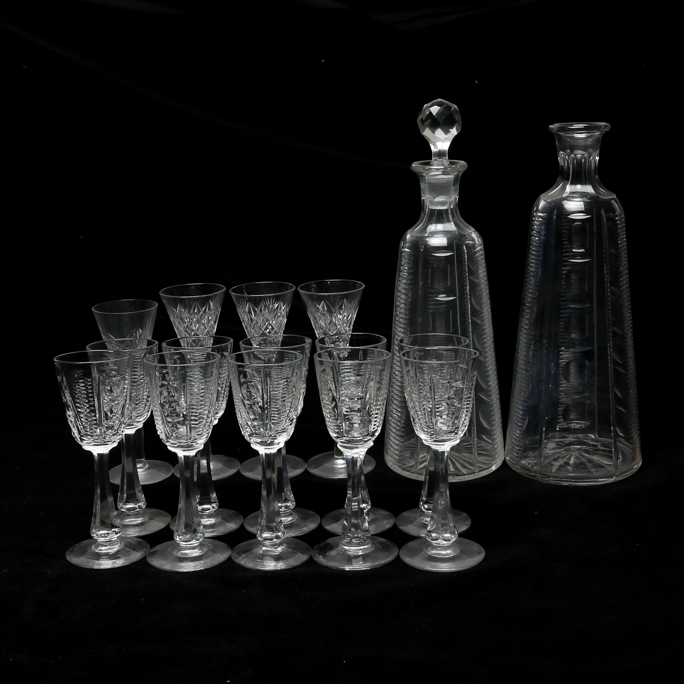 KARAFFER och GLAS, 16 delar, antika.