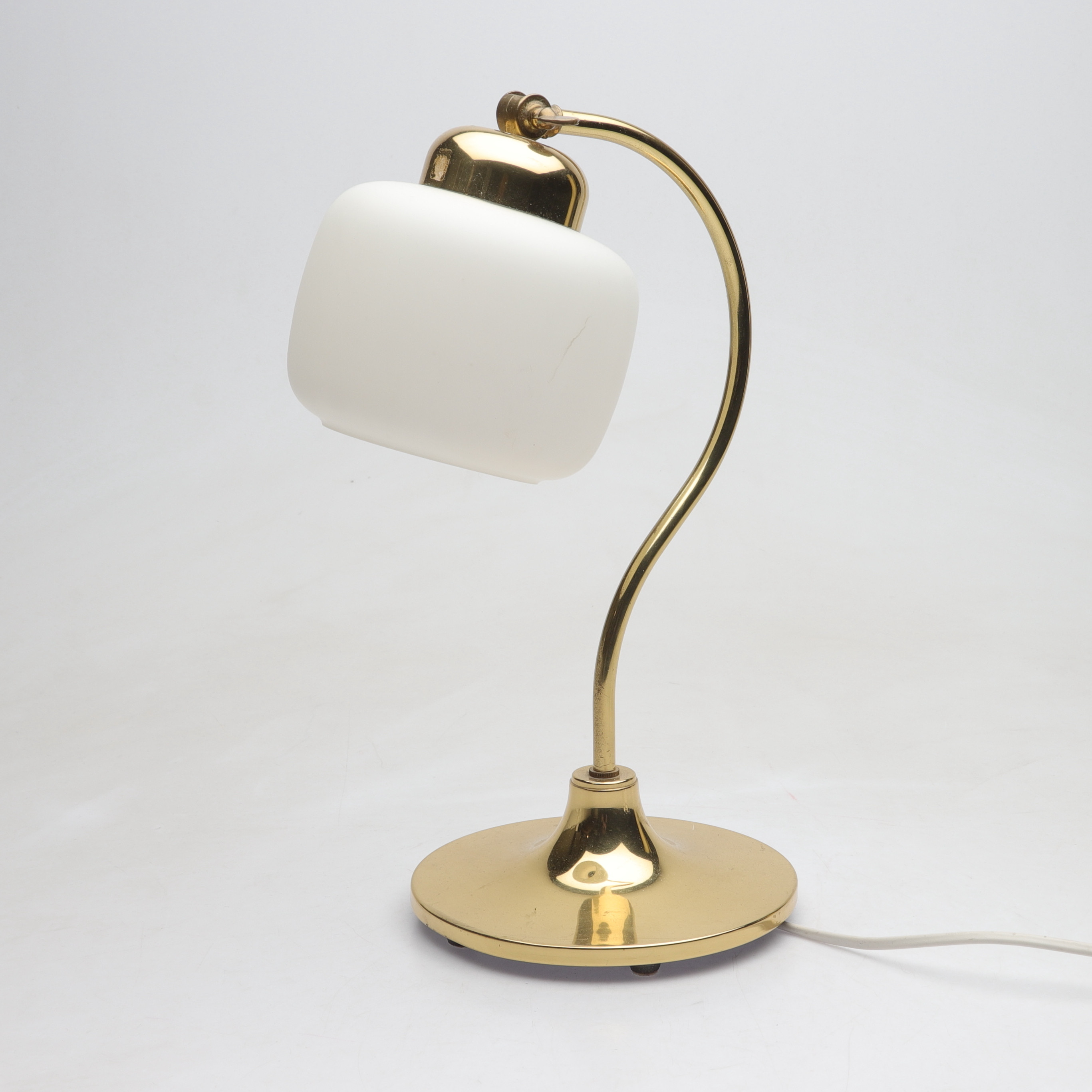 BORDSLAMPA, mässing och glas, modell 610, Ivars, 1900-talets andra hälft.