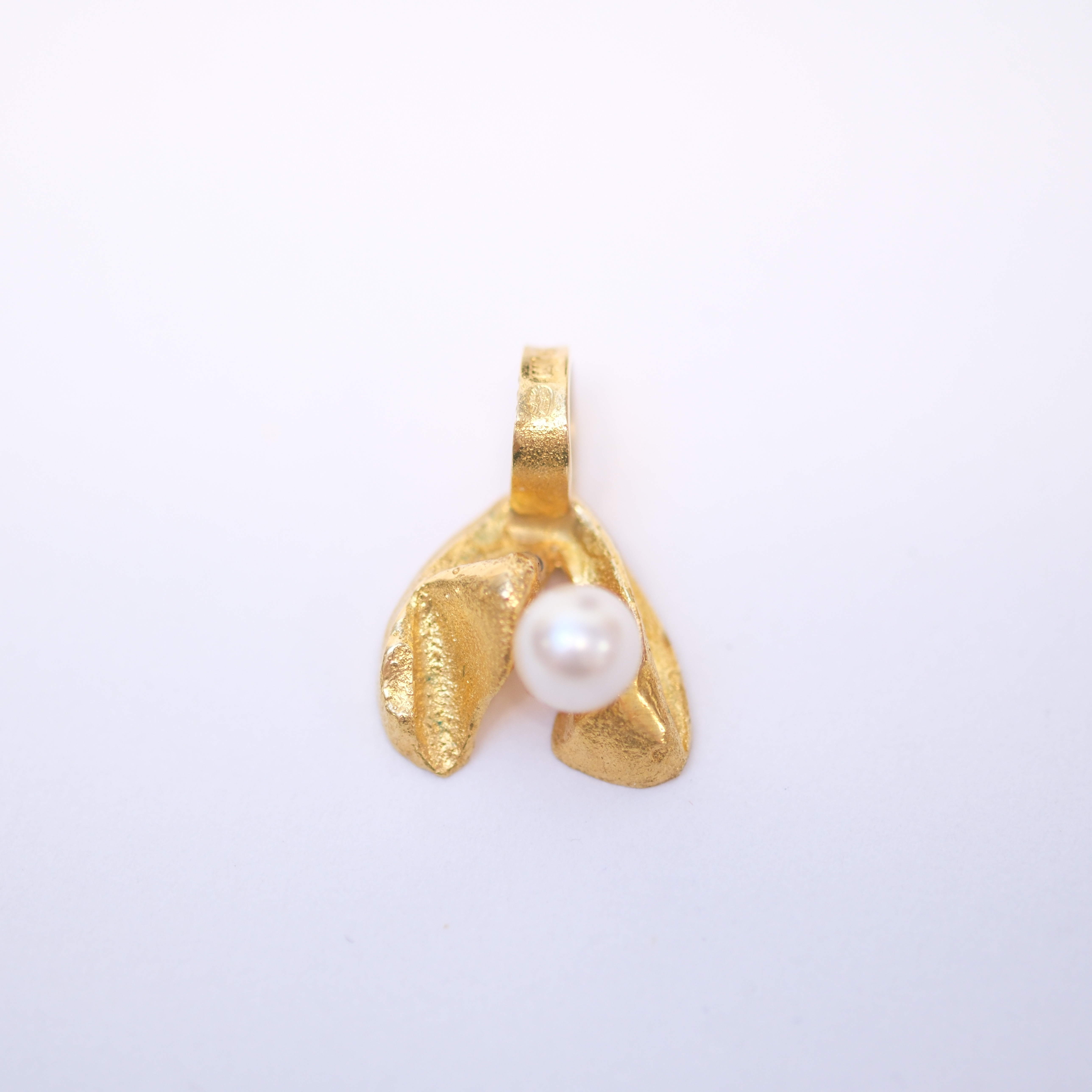 BJÖRN WECKSTRÖM. HÄNGE, "LAPINVUOKKO", 18K GULD, FINLAND.