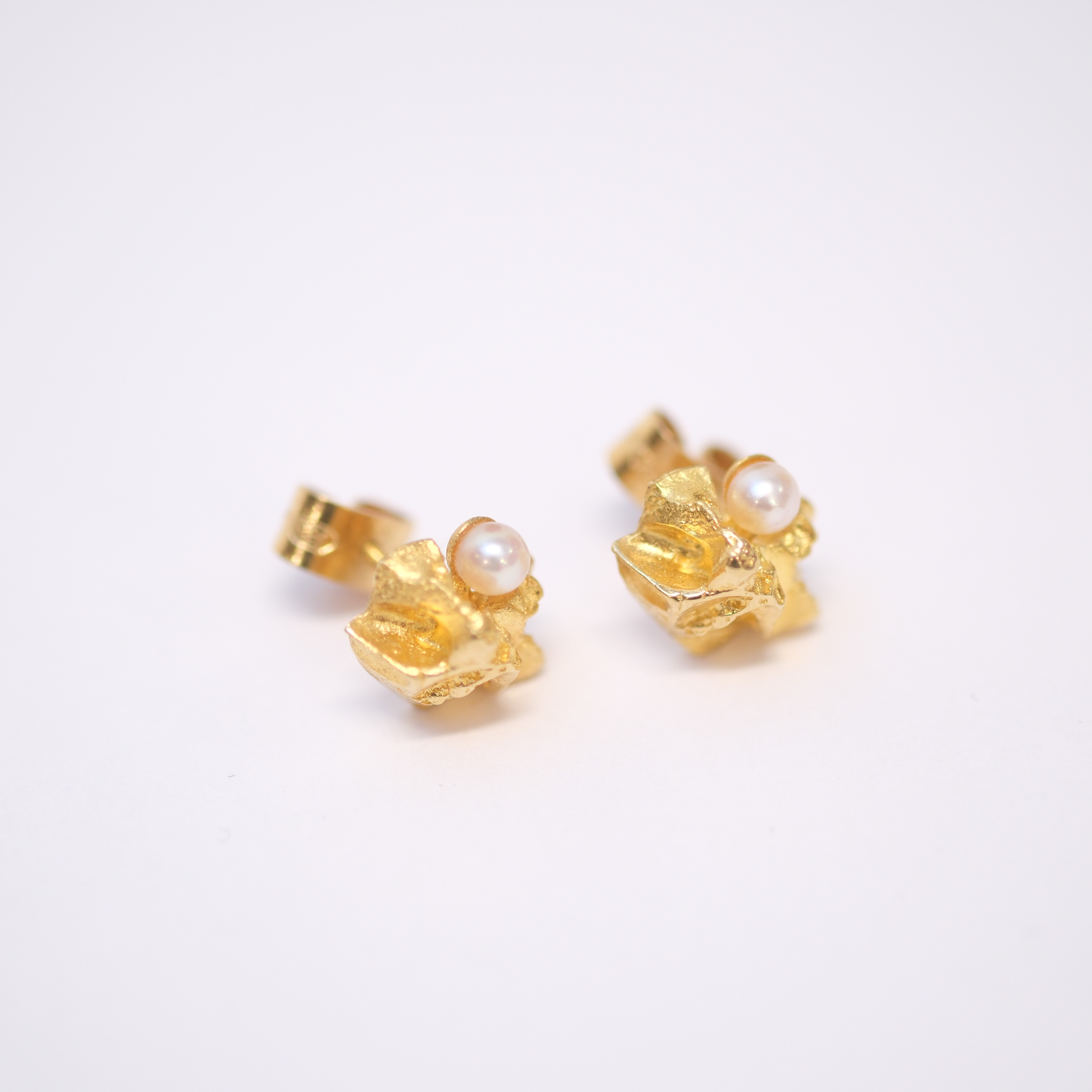 BJÖRN WECKSTRÖM. ETT PAR ÖRHÄNGEN, "SAANA", 18K GULD, FINLAND.