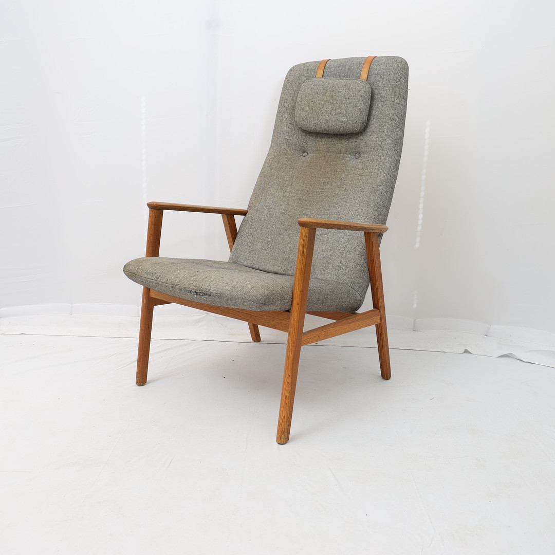 FÅTÖLJ, 1950-1960-tal, ek med textil klädsel.