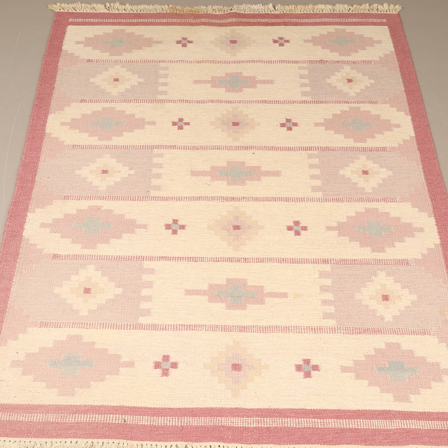MATTA, rölakan, cirka 240 x 173 cm.