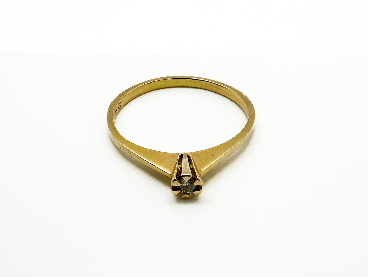 STRÖMDAHL. Solitärring i 18k Guld med Diamant.