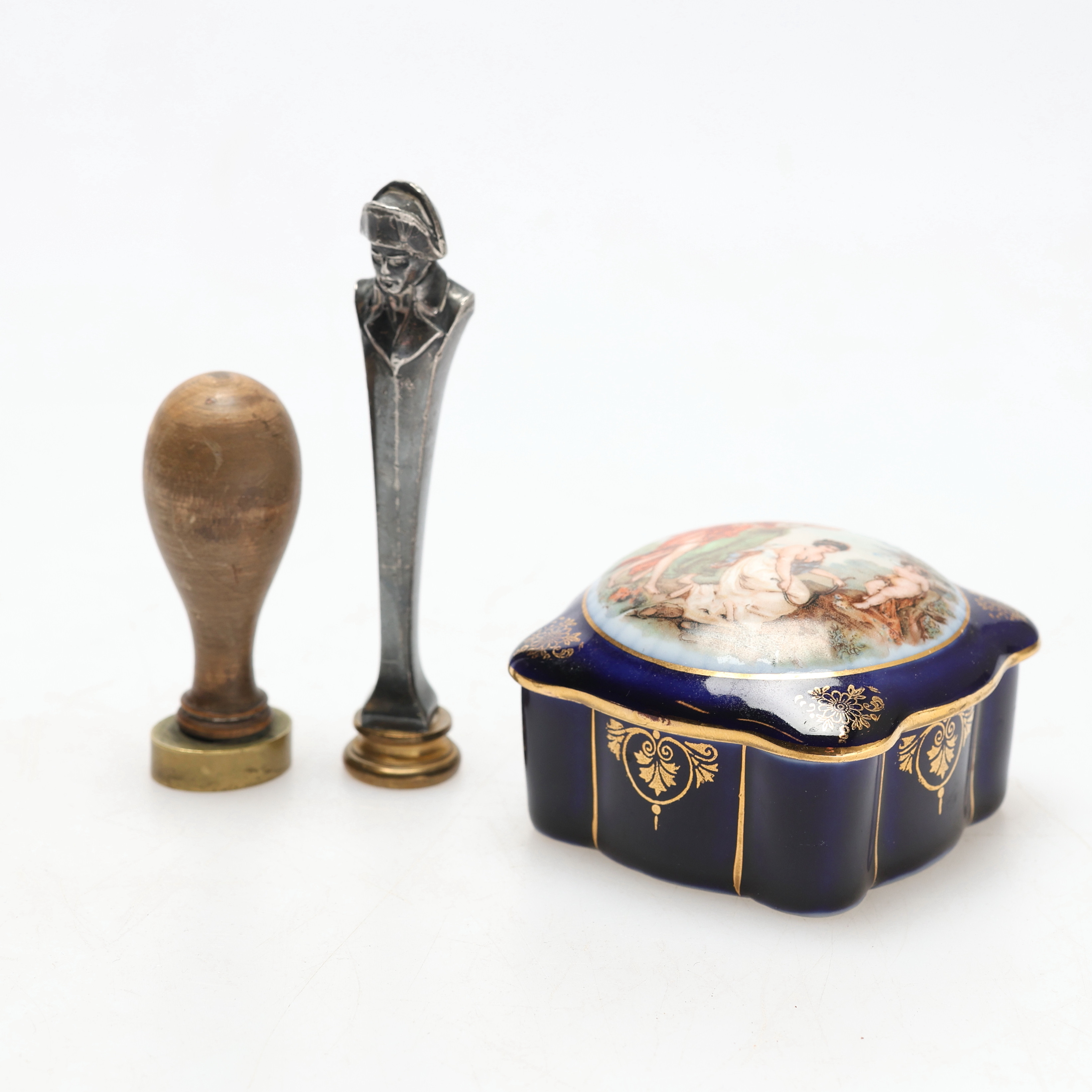 LOCKDOSA. Vintagedosa porslin, PM Martinroda 1930-tal, 2 stämplar.