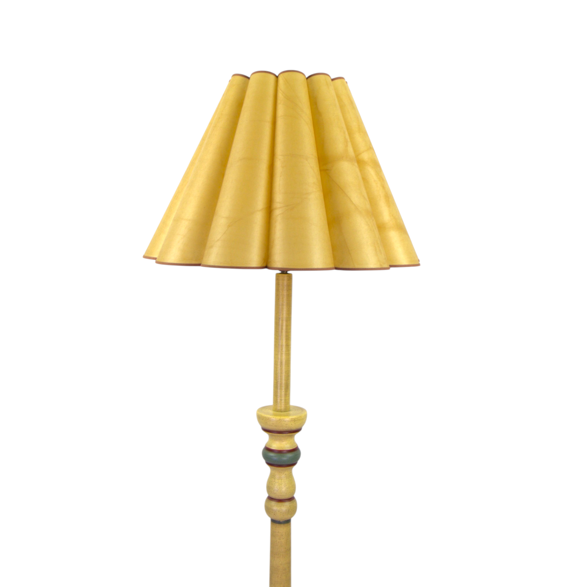 GOLVLAMPA, bemålat trä, skärm av skinn, nutida.