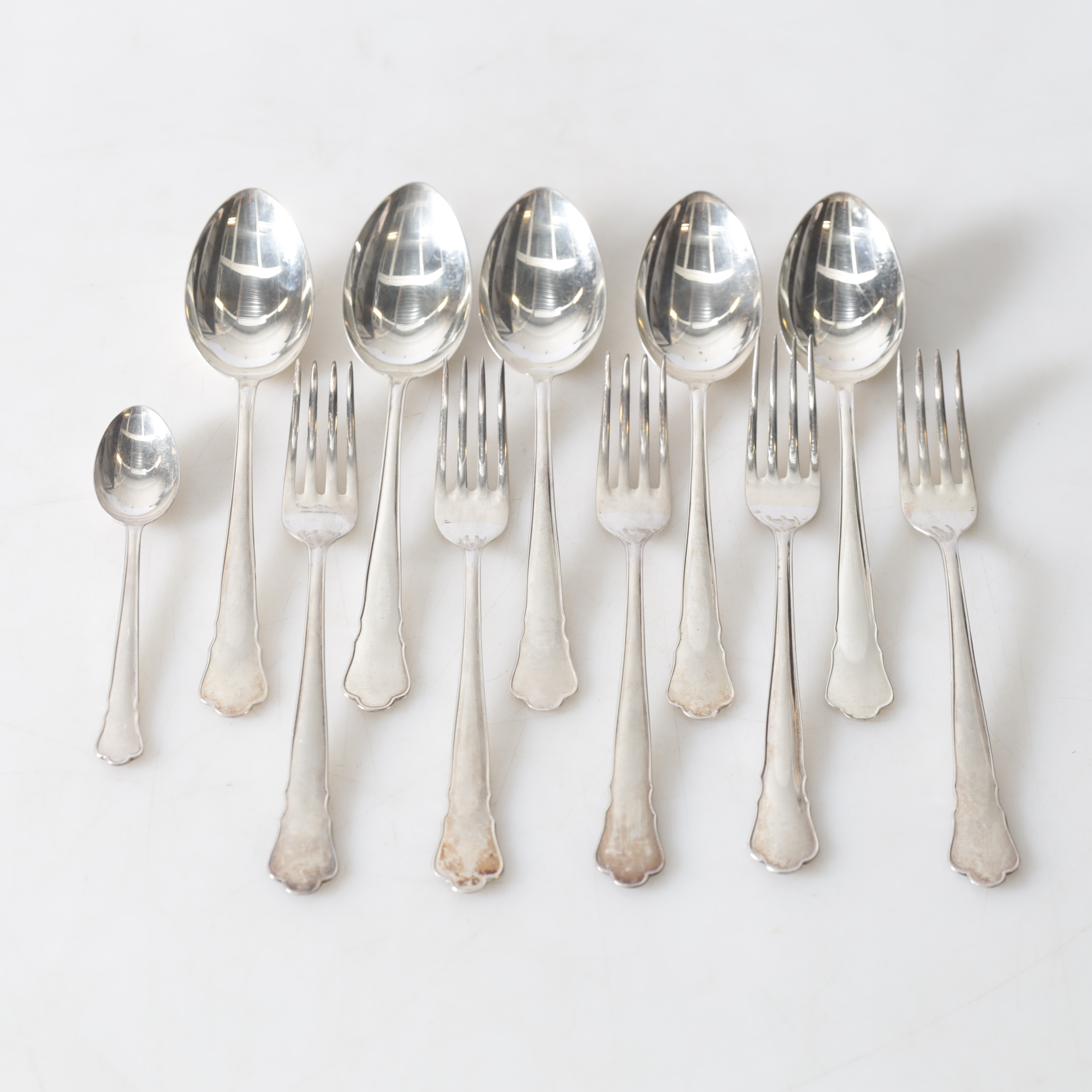 BESTICK, 11 delar, silver, mod. "Chippendale", Guldsmedsaktiebolaget (GAB). Totalvikt ca 365,2 gram.