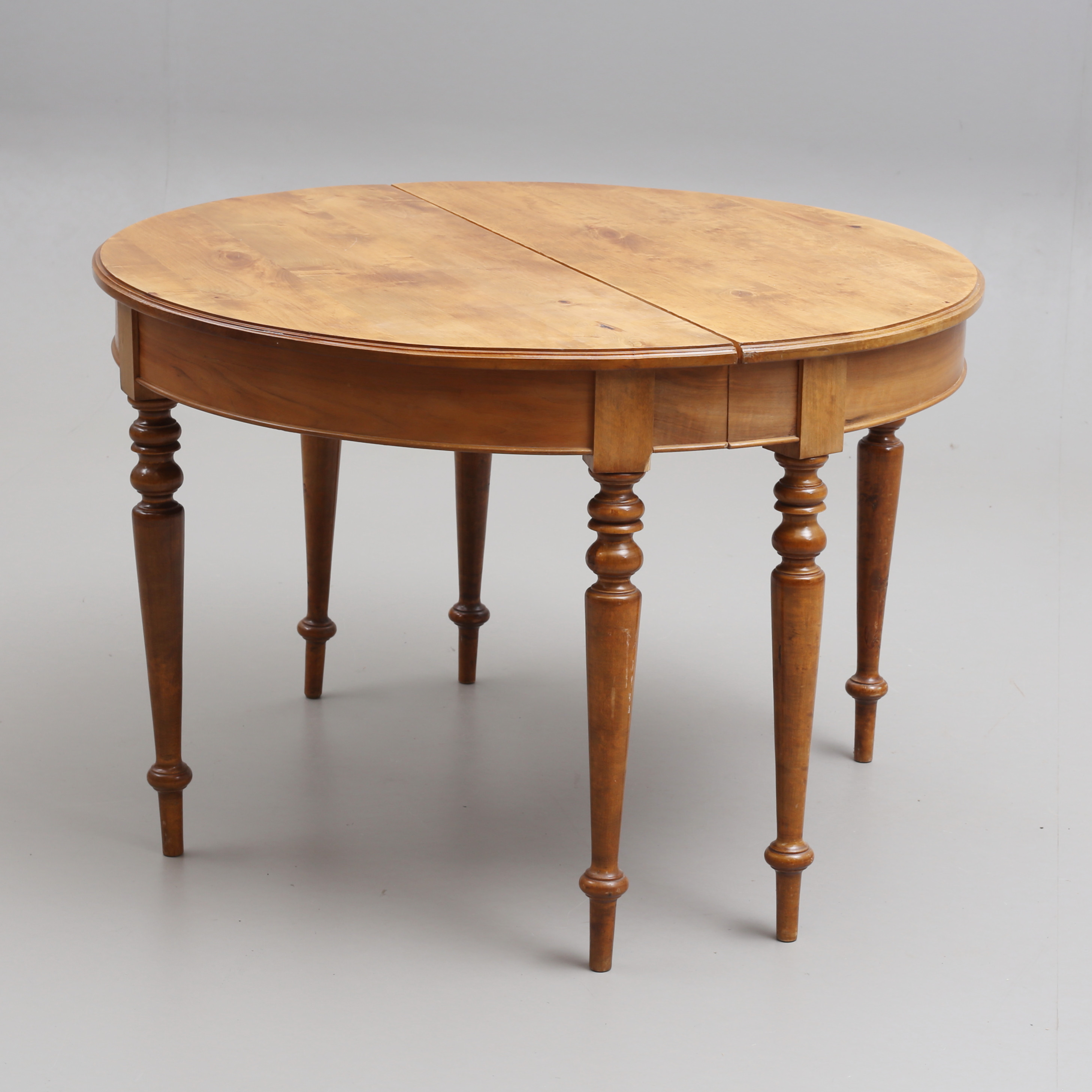 HALVMÅNEBORD, ett par, nyrenässans, 1800/1900-tal.