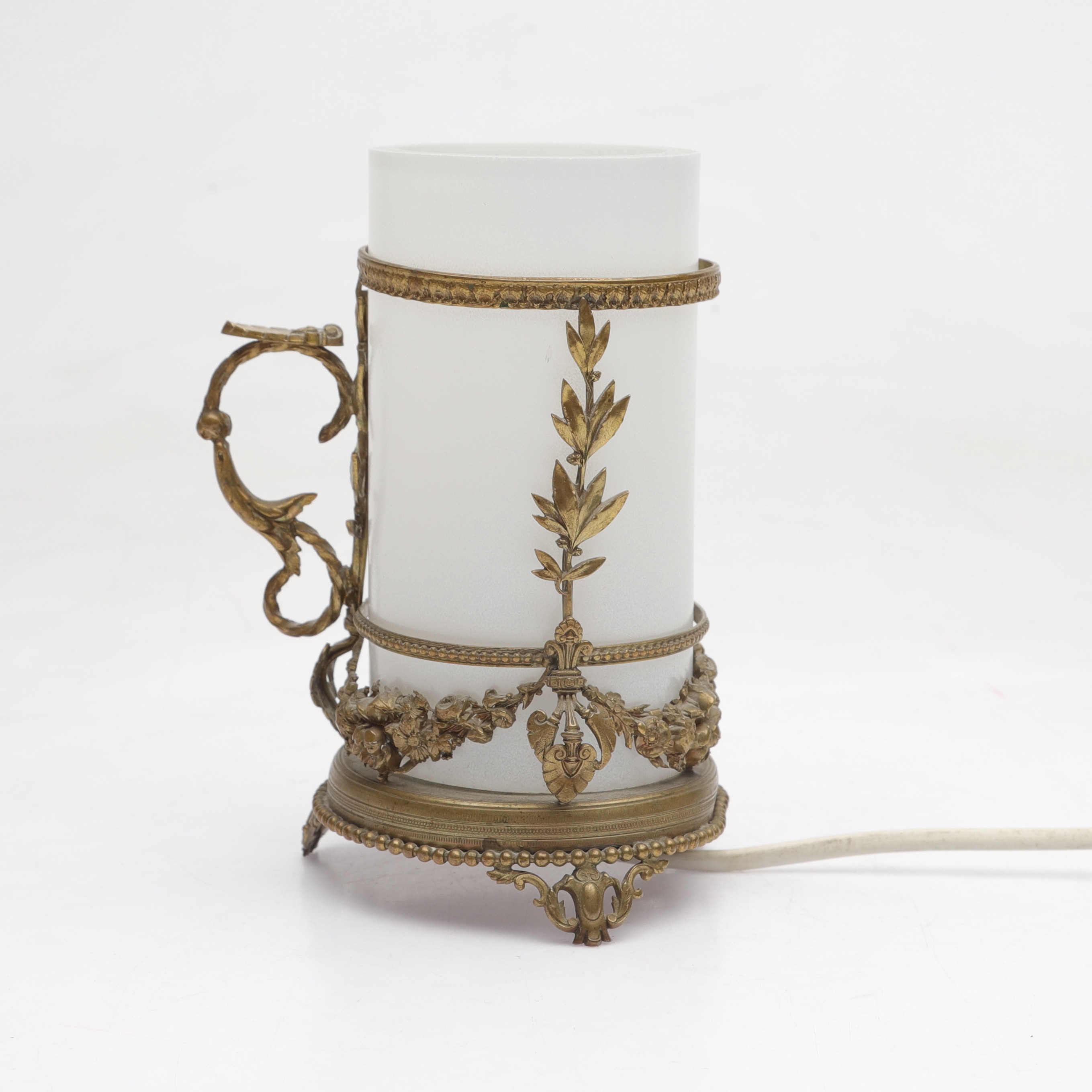 BORDSLAMPA, glas och mässing, 1900-talets första hälft.