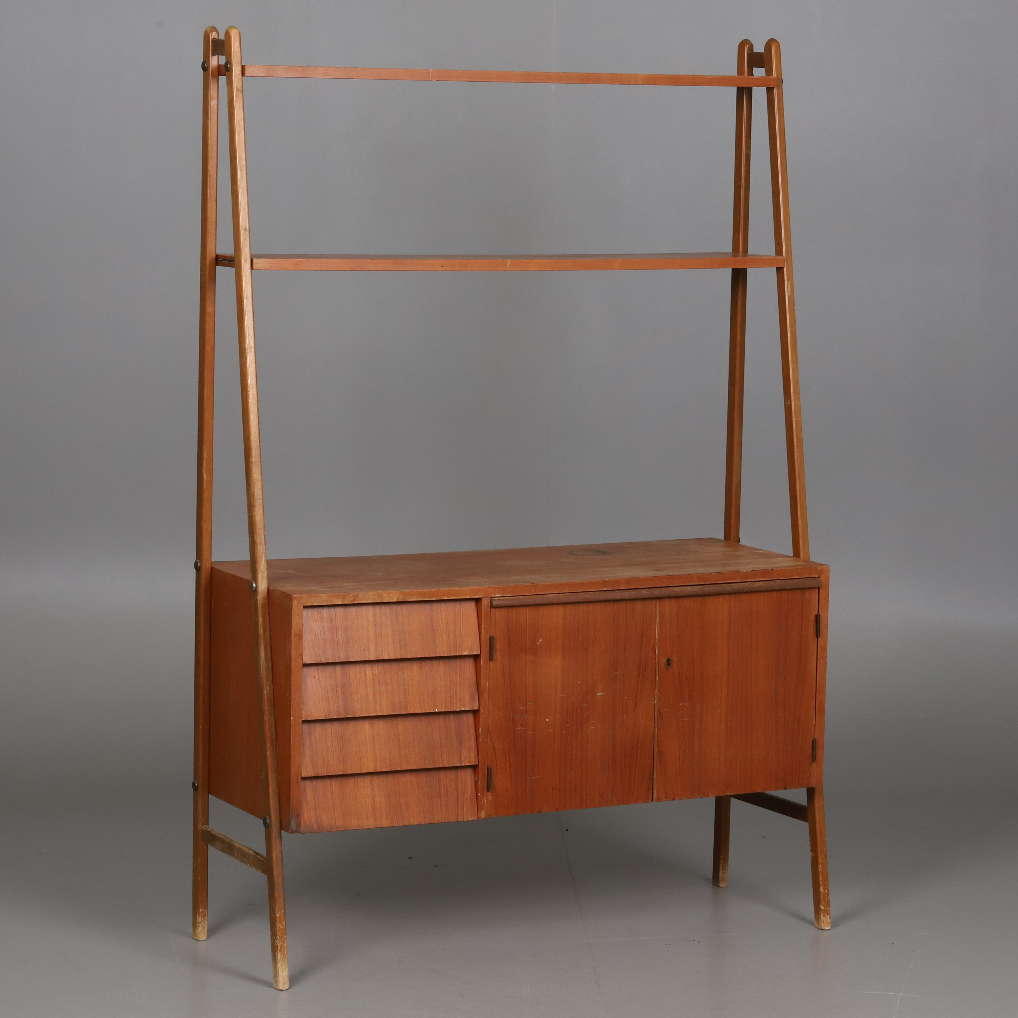 BOKHYLLA, delvis fanerad i mid-century modern stil, 1960-tal.
