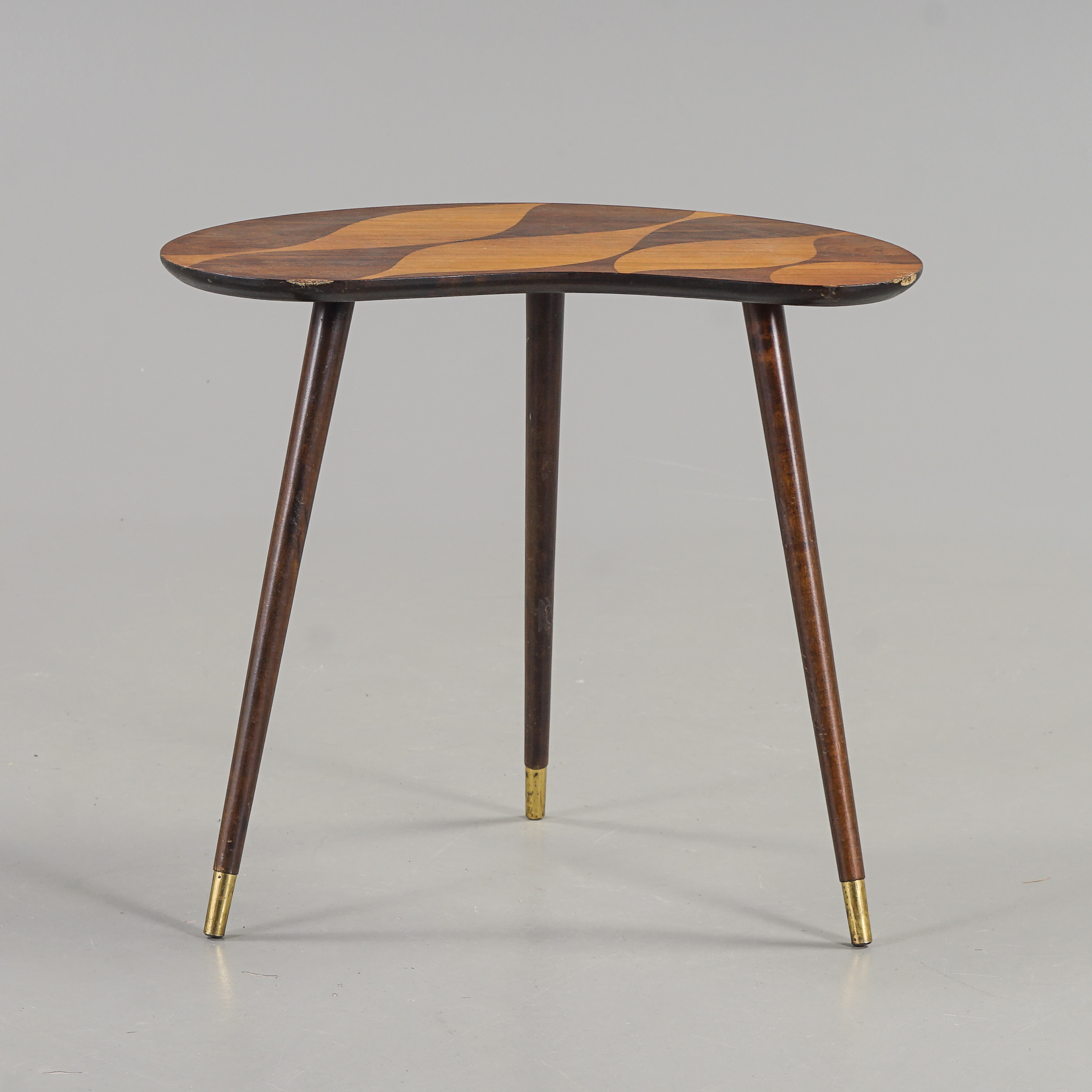 SIDBOBORD Njurformat, Björkås Möbelfabrik, Modellnummer 166, Malmbäck, 1950-tal.