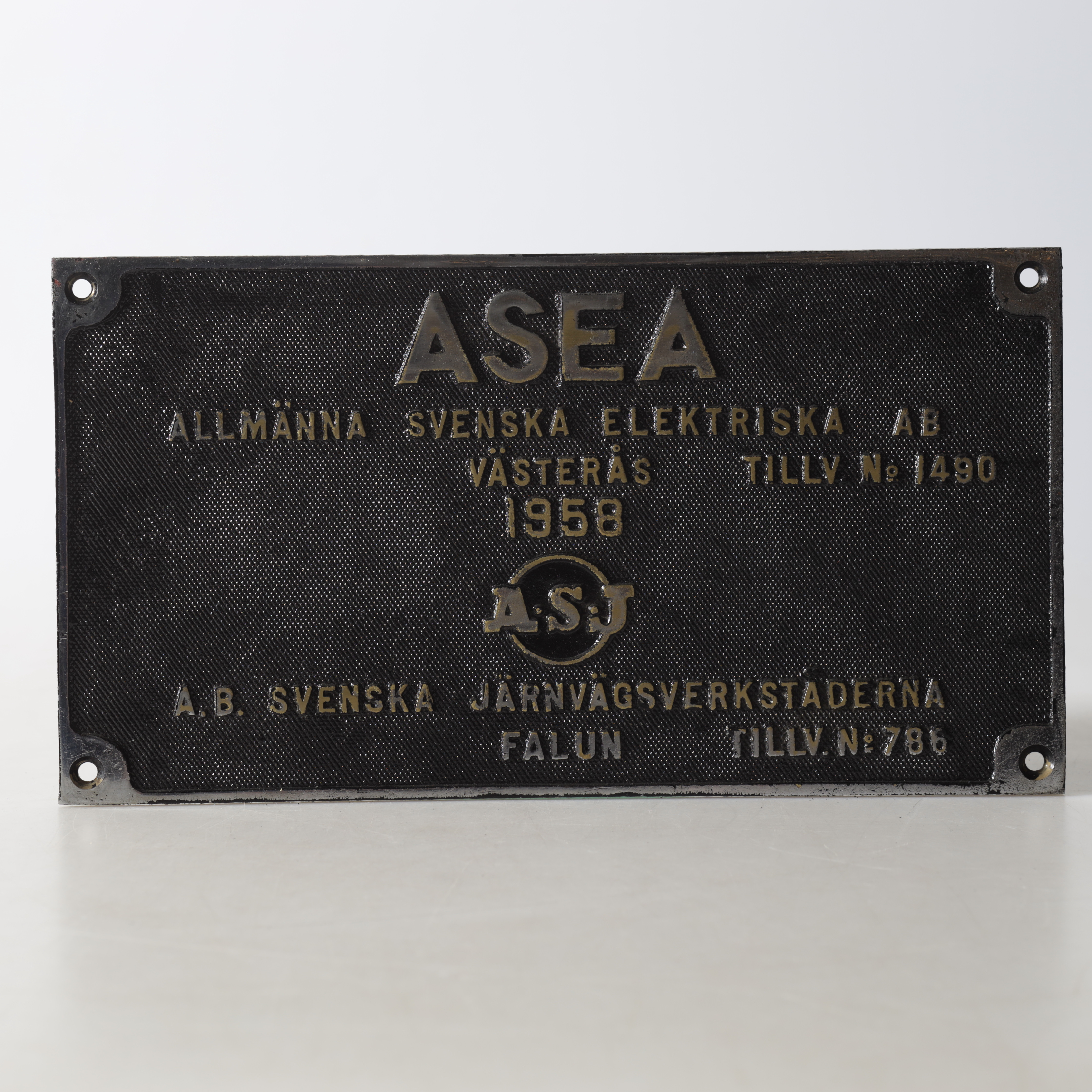SKYLT, metall, ASEA, Svenska Järnvägsverkstäderna, 1958.