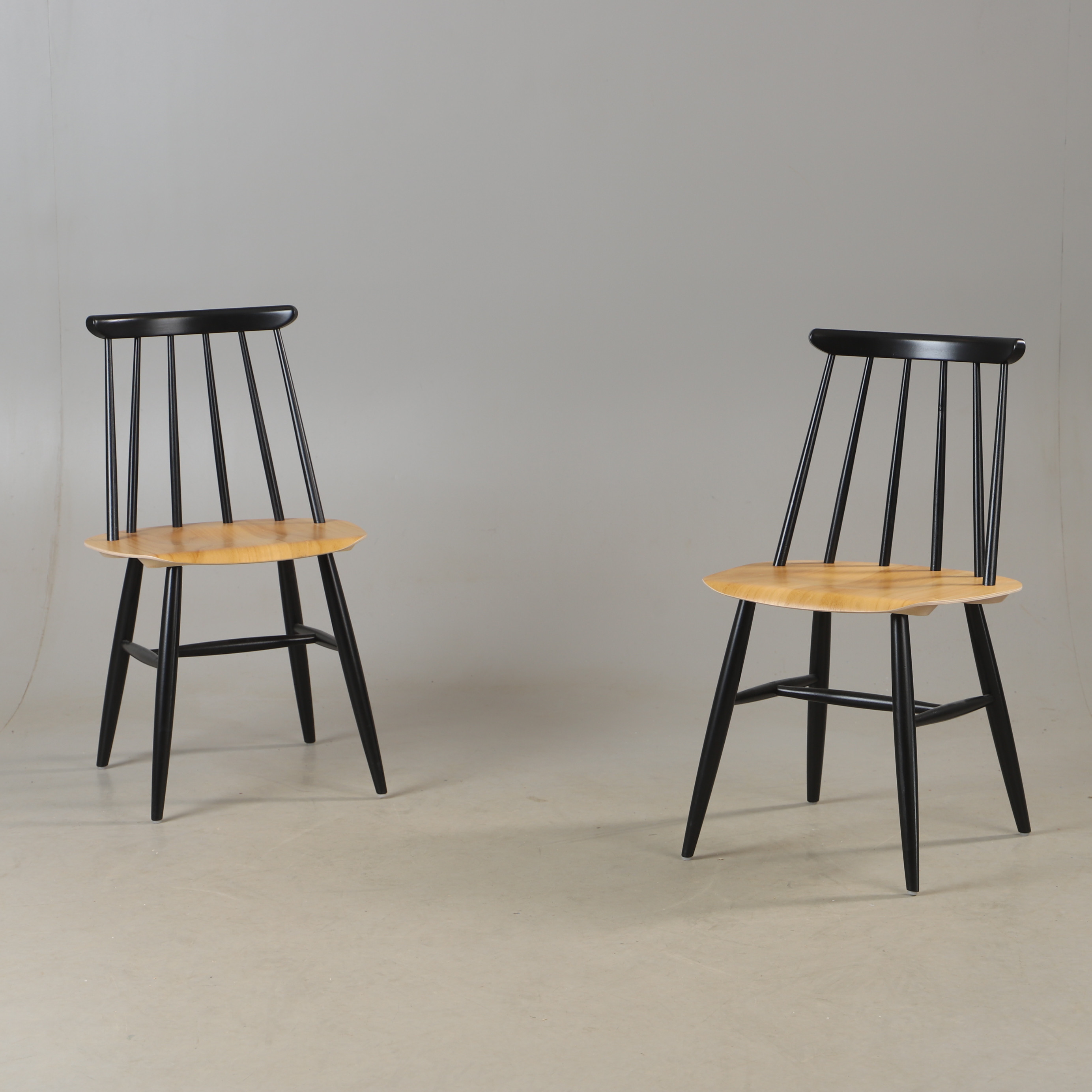 ILMARI TAPIOVAARA. Stolar, 1 par, "Fanett", teak/målat, Edsbyverken.