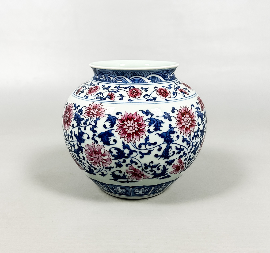 VAS, porslin, Kina, 1900-tal.
