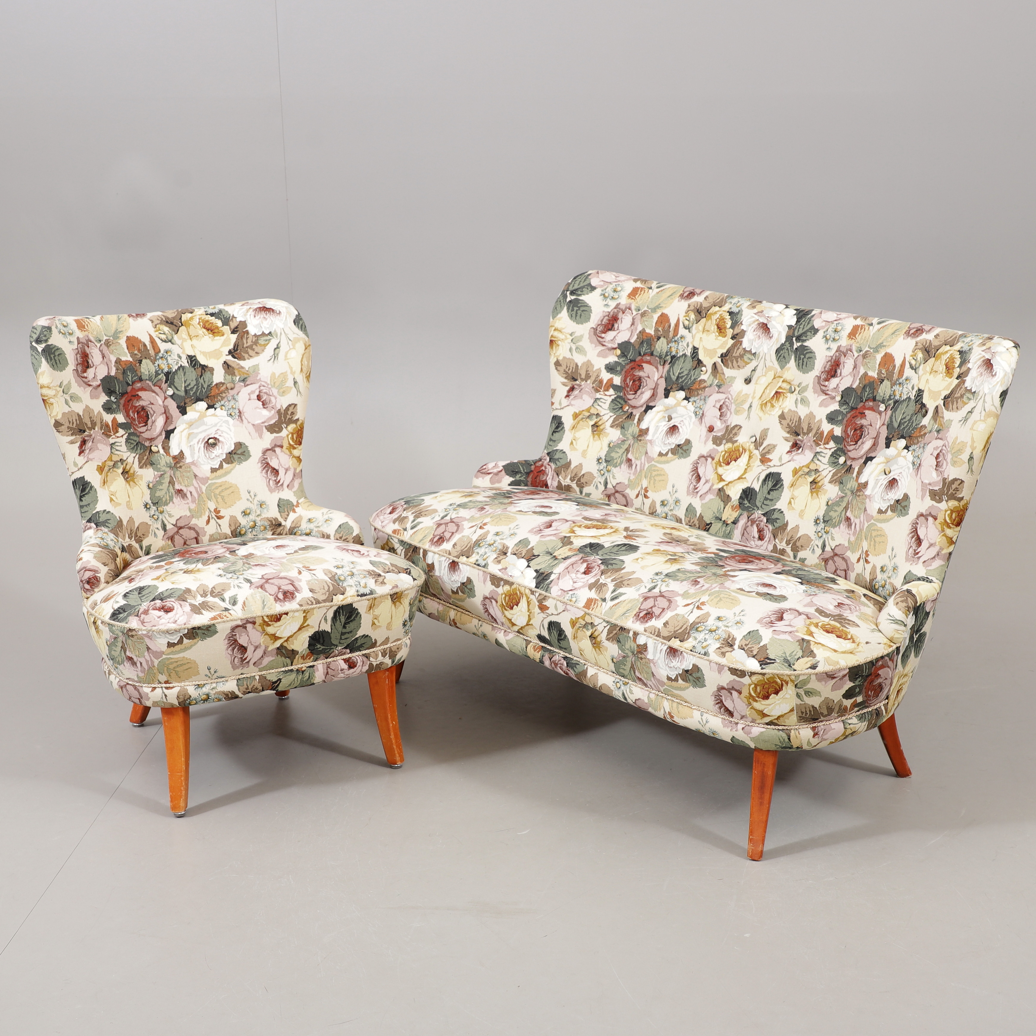 SOFFA MED FÅTÖLJ, 1900-talets mitt.