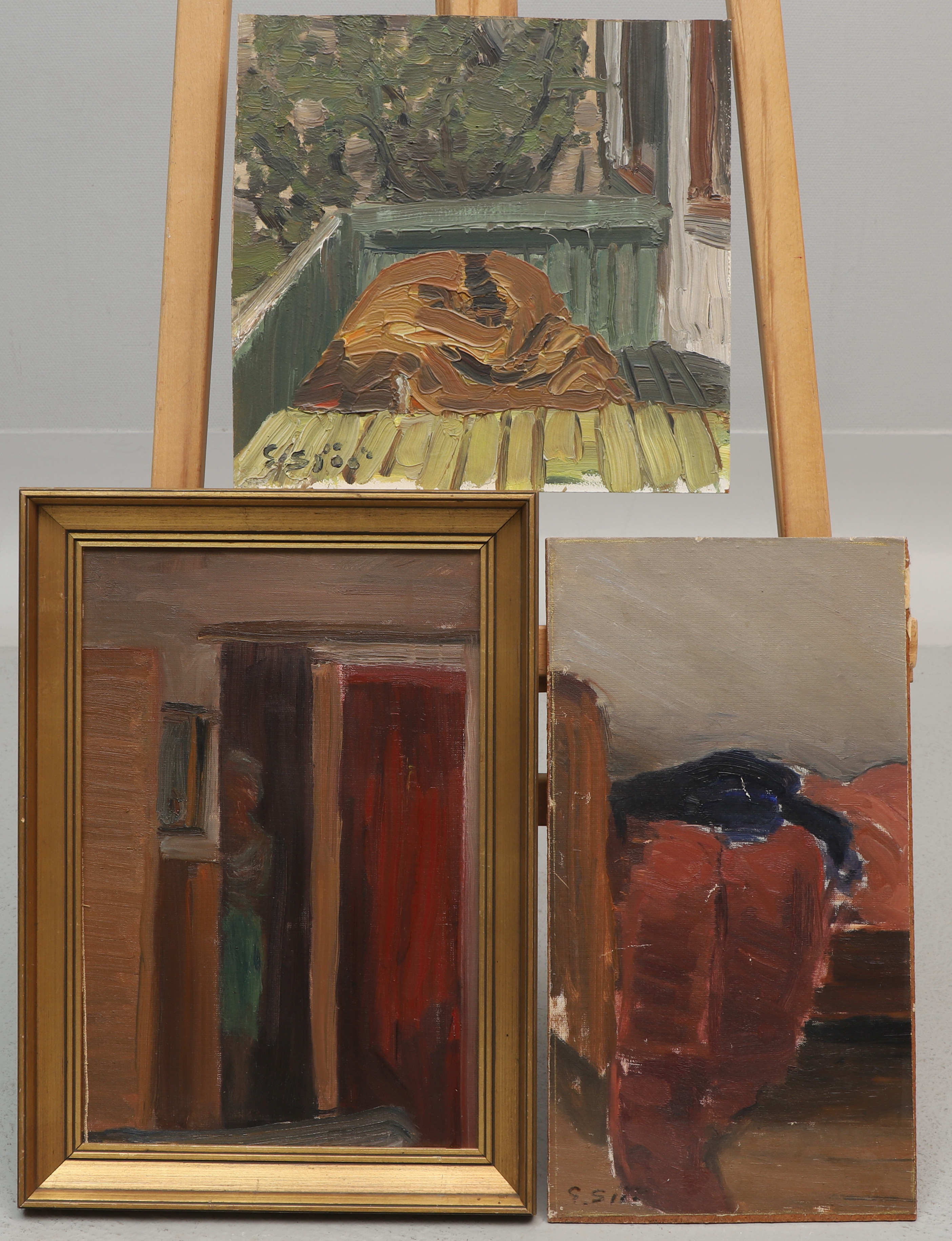 GUSTAF SJÖÖ. Olja på pannå, 3 st, bl.a. interiörsmotiv, två signerade.