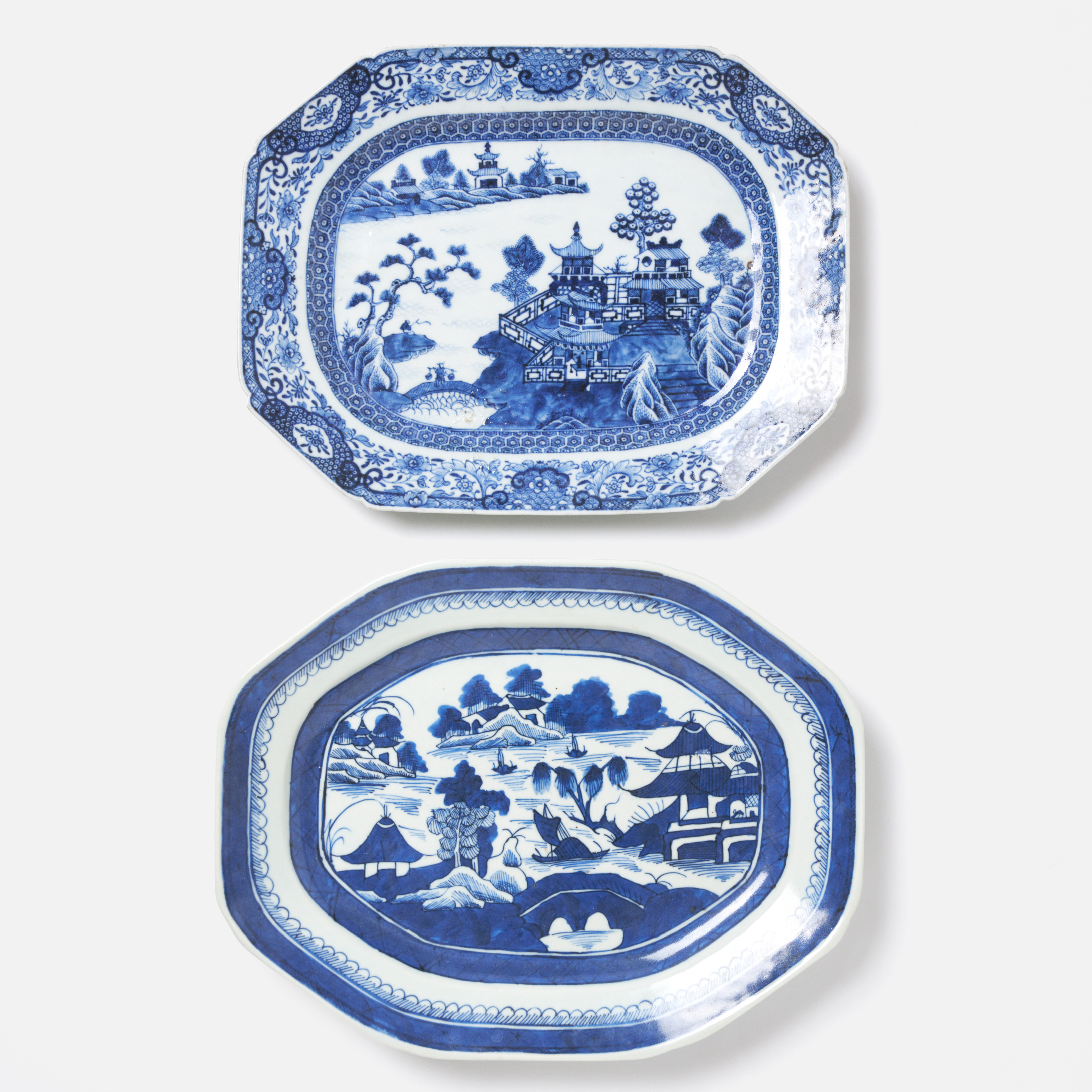 STEKFAT, 2 st, Kina, 1800-tal samt 1900-tal, porslin, dekor av flodlandskap med pagoder, underglasyrblått.