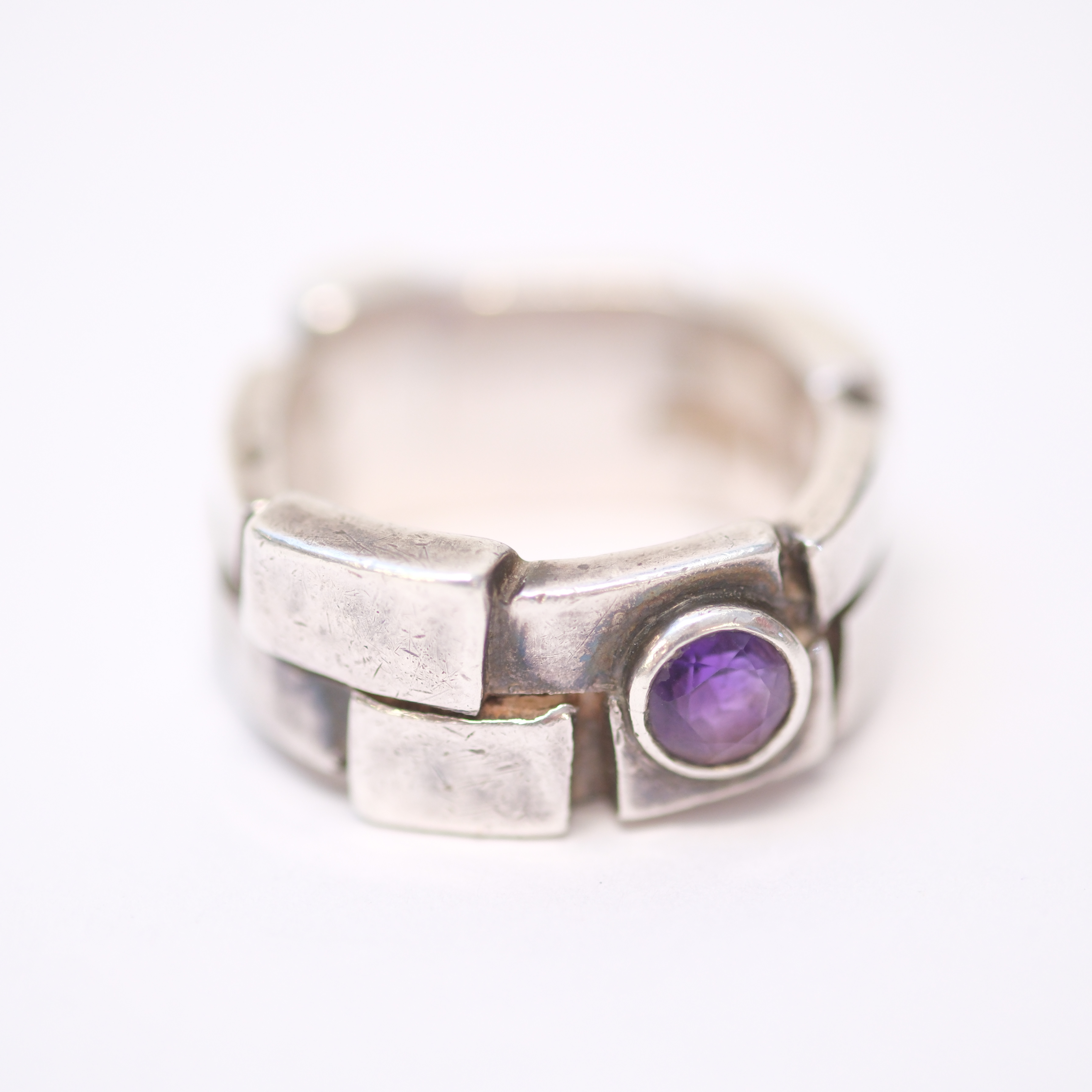 CLAES GIERTTA. RING MED AMETIST, SILVER.