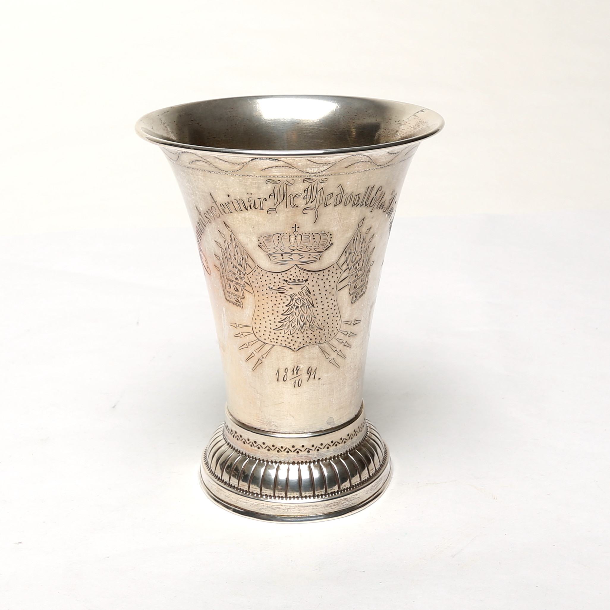 POKAL, silver, Regementsvapen på sidan.