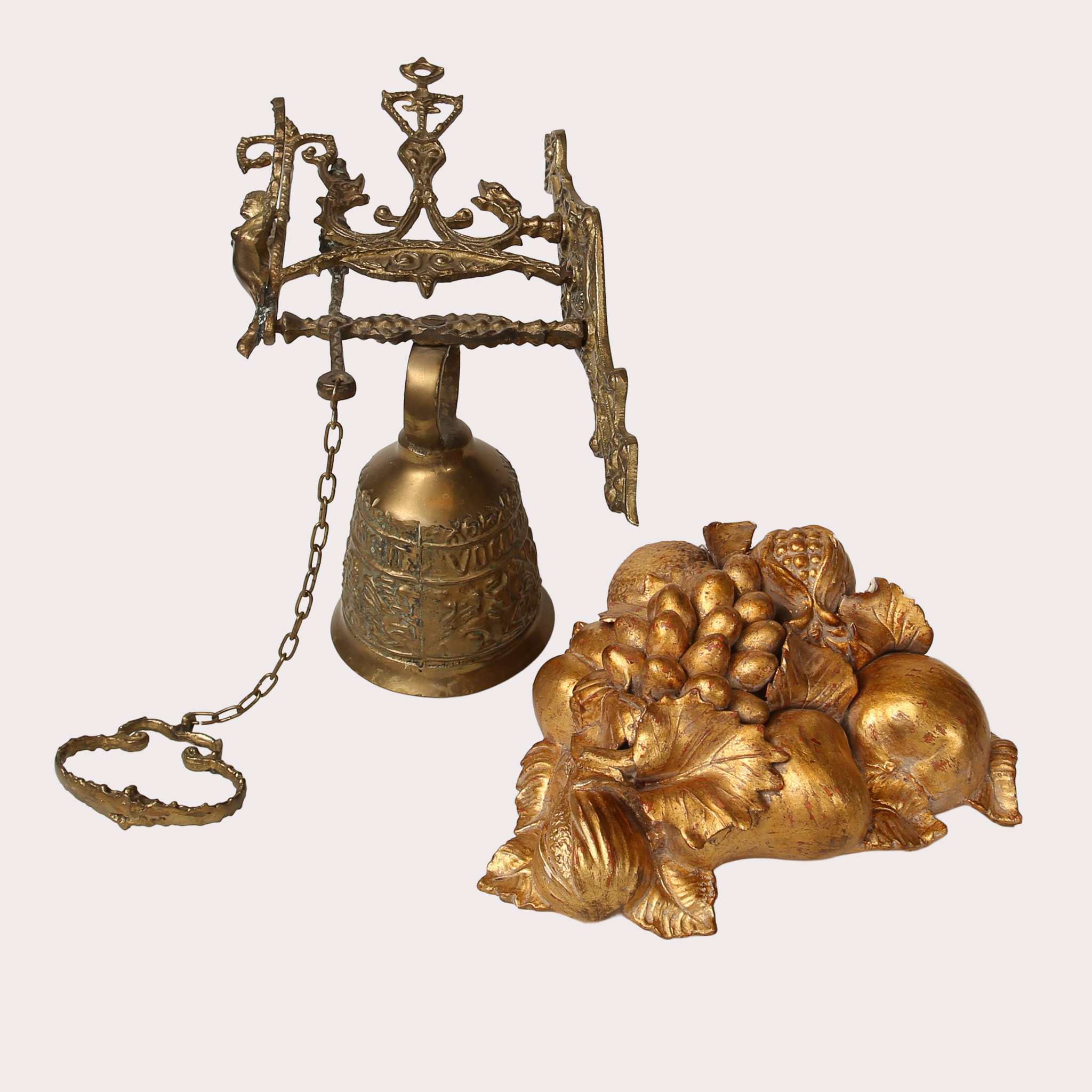 KLOSTERKLOCKA & FRUKTKONSOL, mässing, konstmassa, 1900-tal.