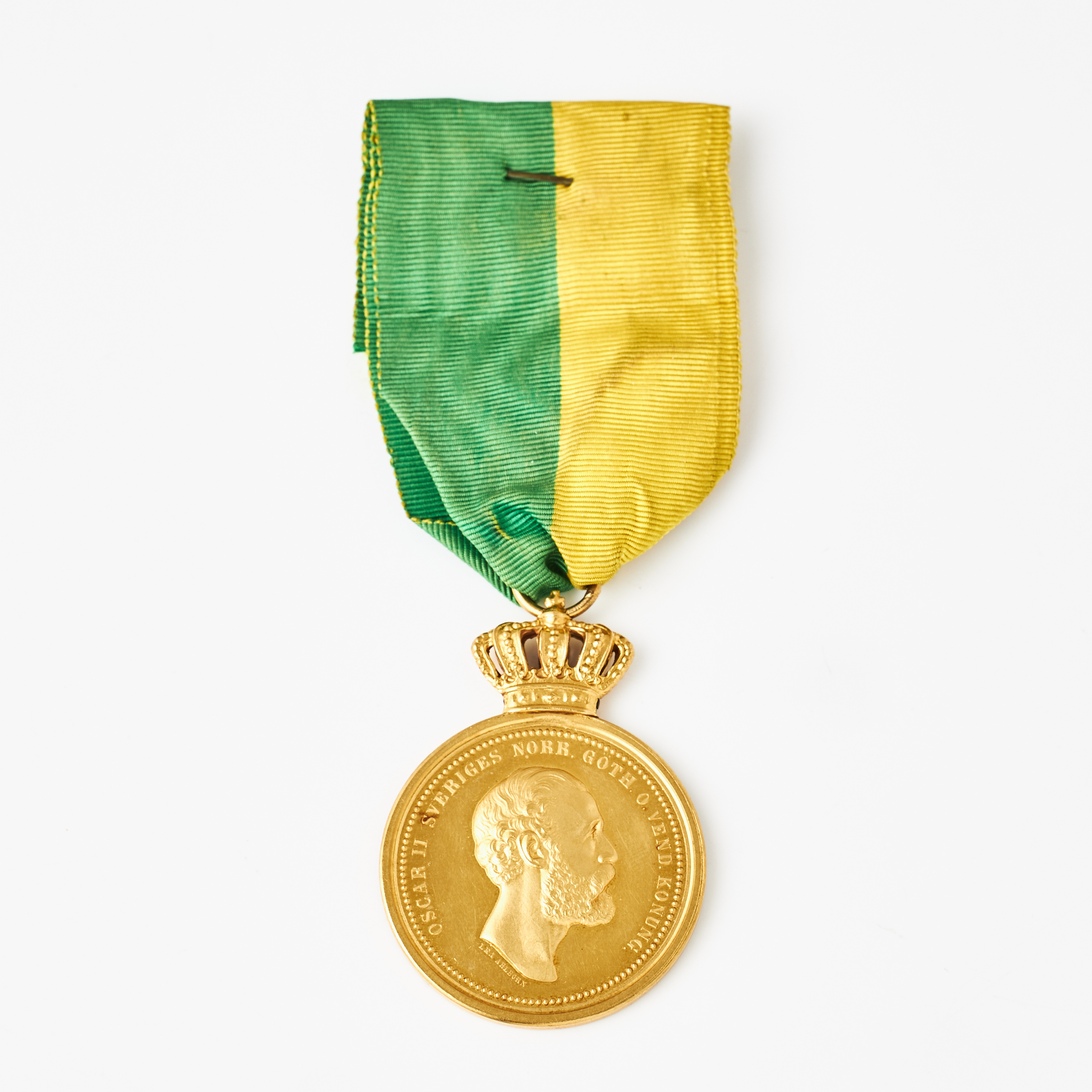MEDALJ, 23 k guld, ring av 18 k guld, Oscar II, Kungliga Patriotiska Sällskapets belöningsmedalj, gravör Lea Ahlborn.