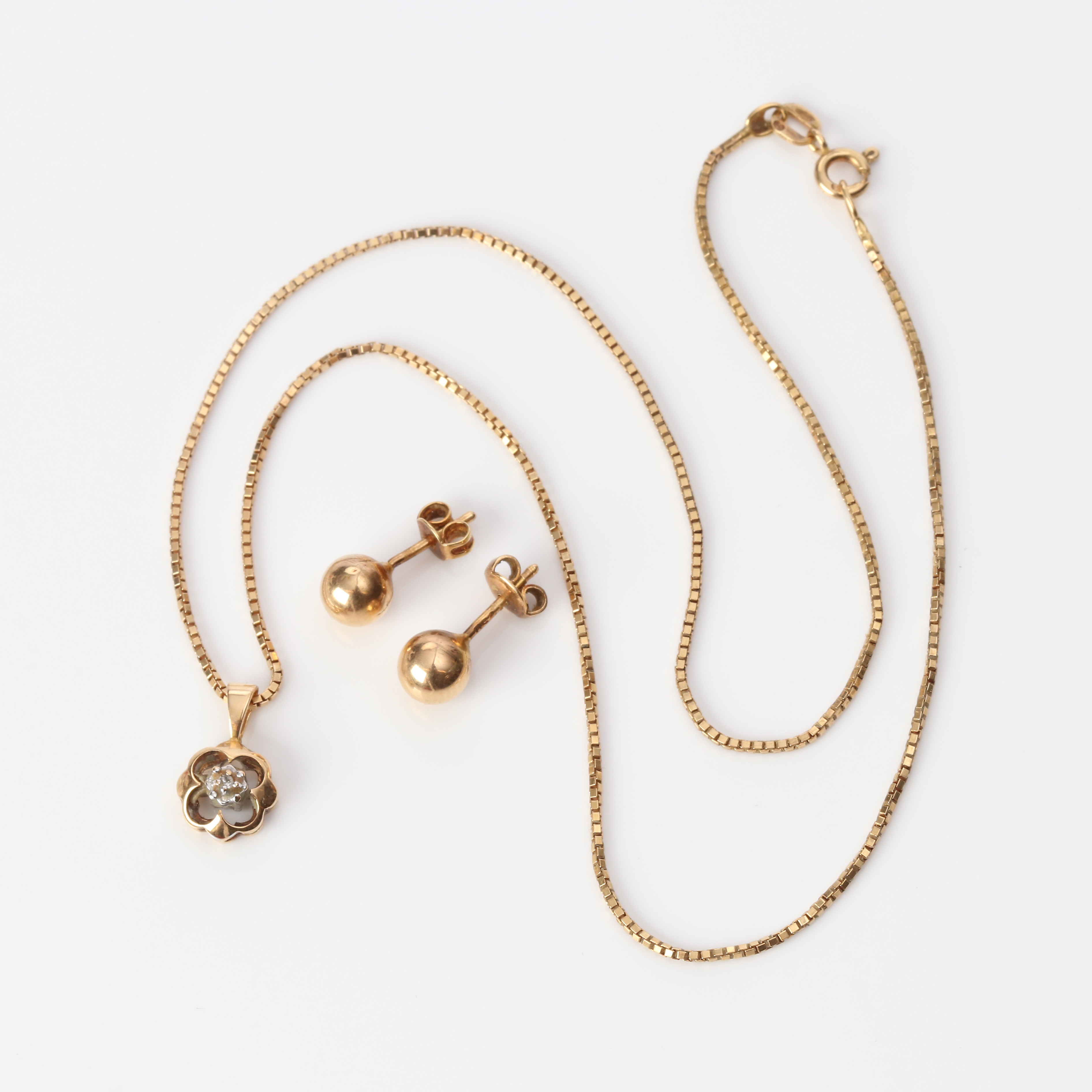 HALSBAND OCH ÖRHÄNGEN, ETT PAR. 18k guld, vikt ca 5,9 gram.